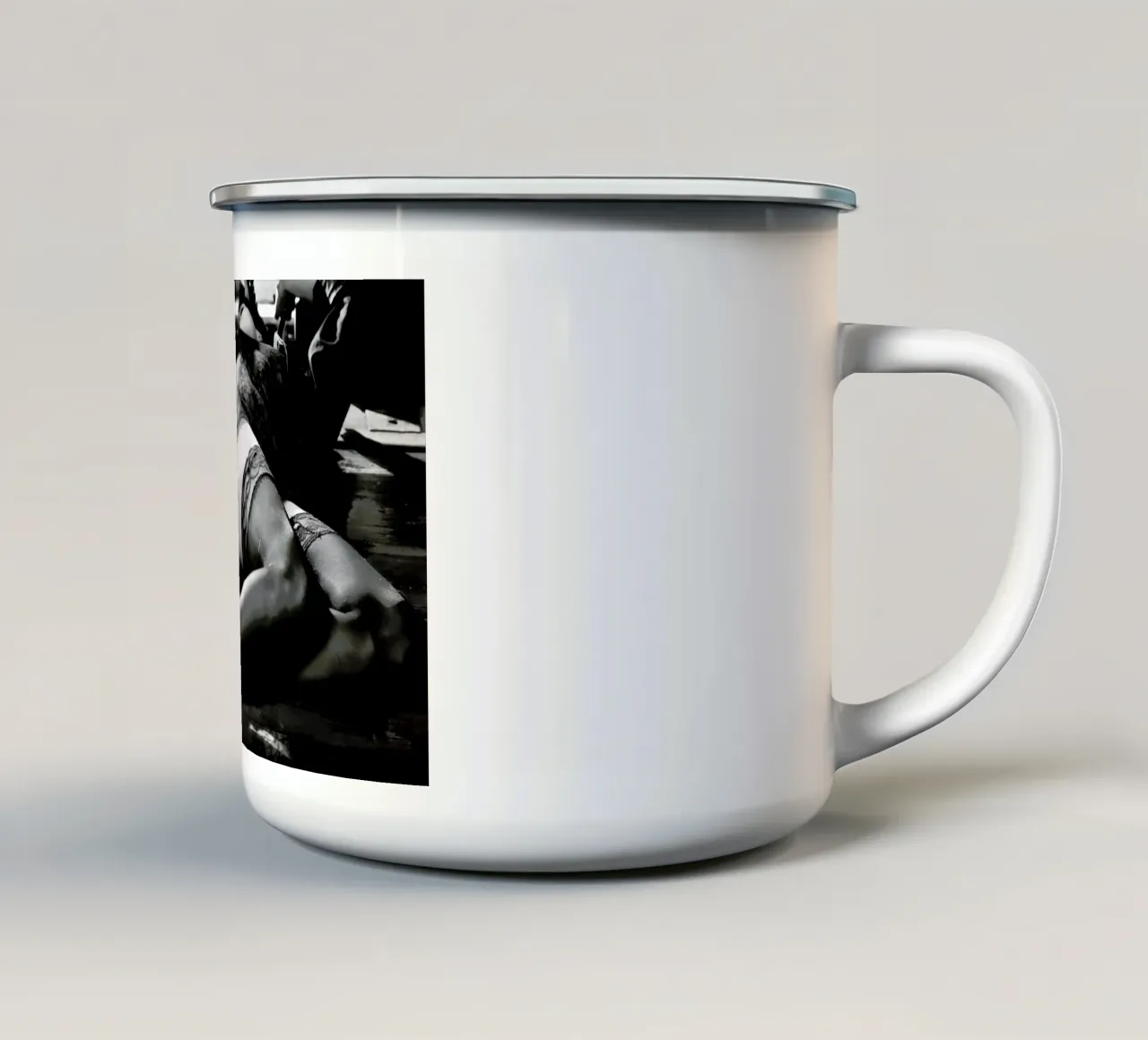 Used tazza in smalto da Efacts Photography