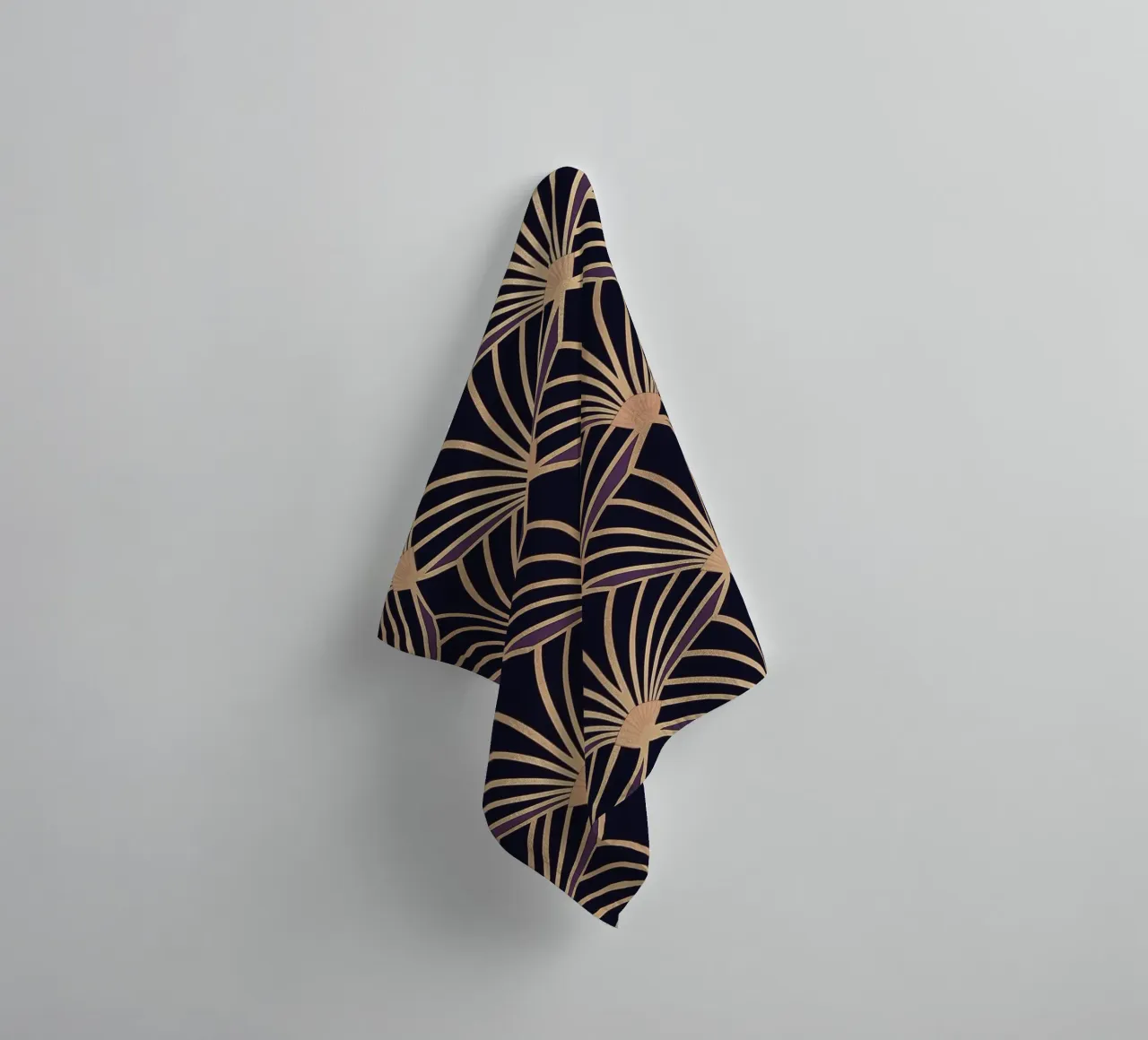 Art Deco Retro Glam badhanddoek van Carinaprint