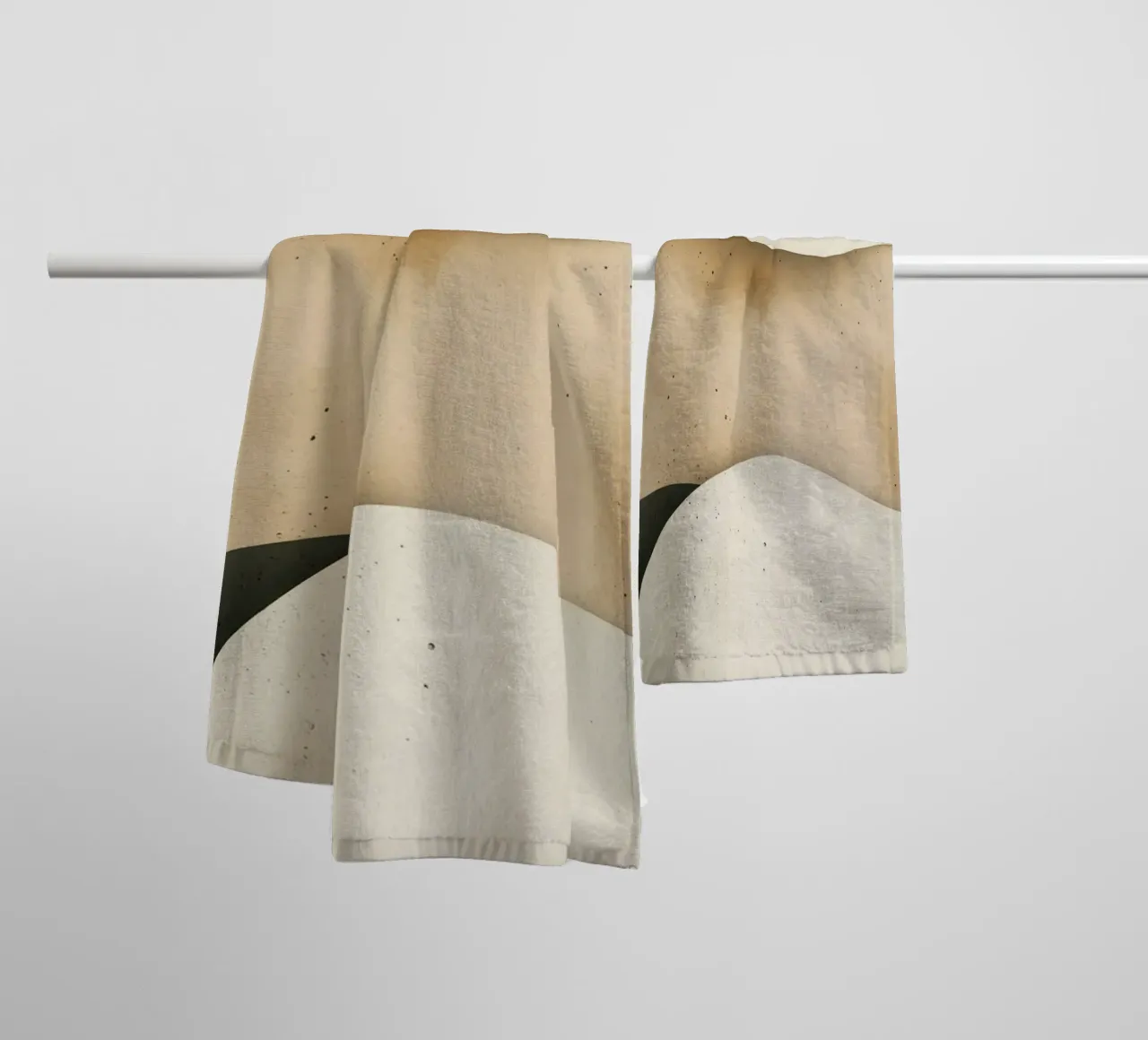 Delicati rivoli Sabbie serene Armonia del deserto sussurrante asciugamano da bagno da Modern Muse