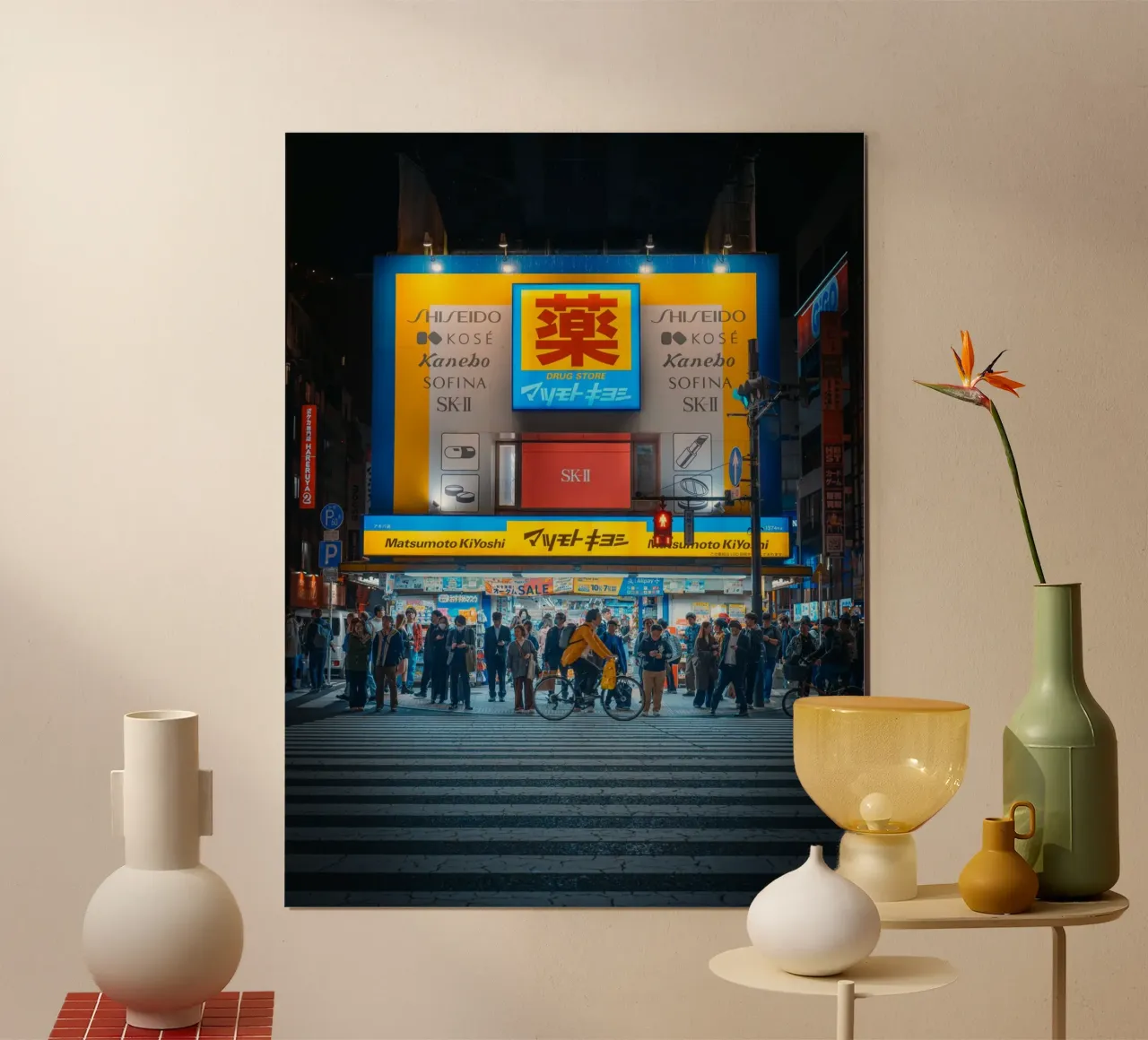 Scena notturna di strada ad Akihabara - Tokyo, Giappone poster con telaio in alluminio da Marcel Bisig
