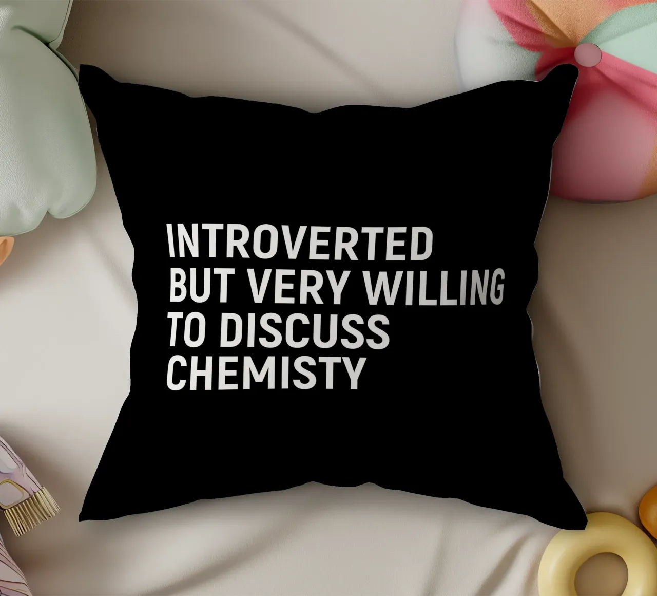 Introverted but very willing to discuss chemistry cojín de happieeagle