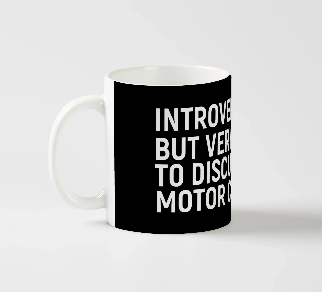 Introverted but very willing to discuss motor cars tazza in ceramica da happieeagle