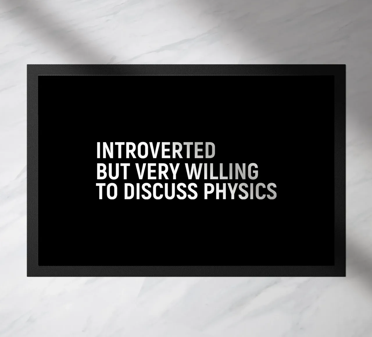 Introverted but very willing to discuss physics Fußmatte von happieeagle