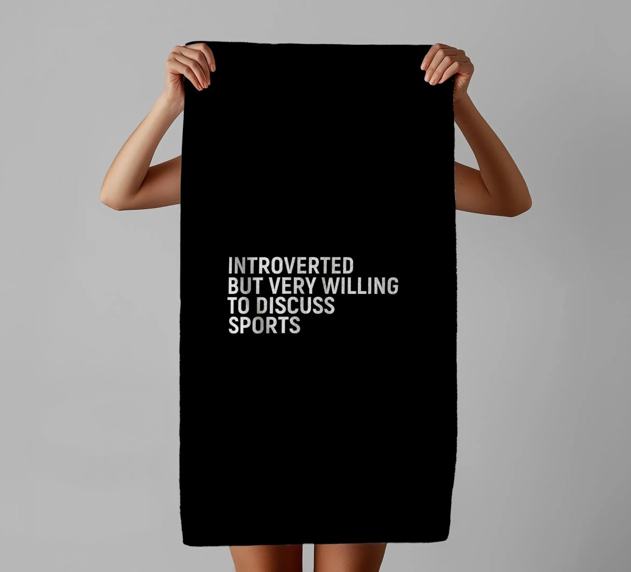 Introverted but very willing to discuss sports asciugamano da bagno da happieeagle