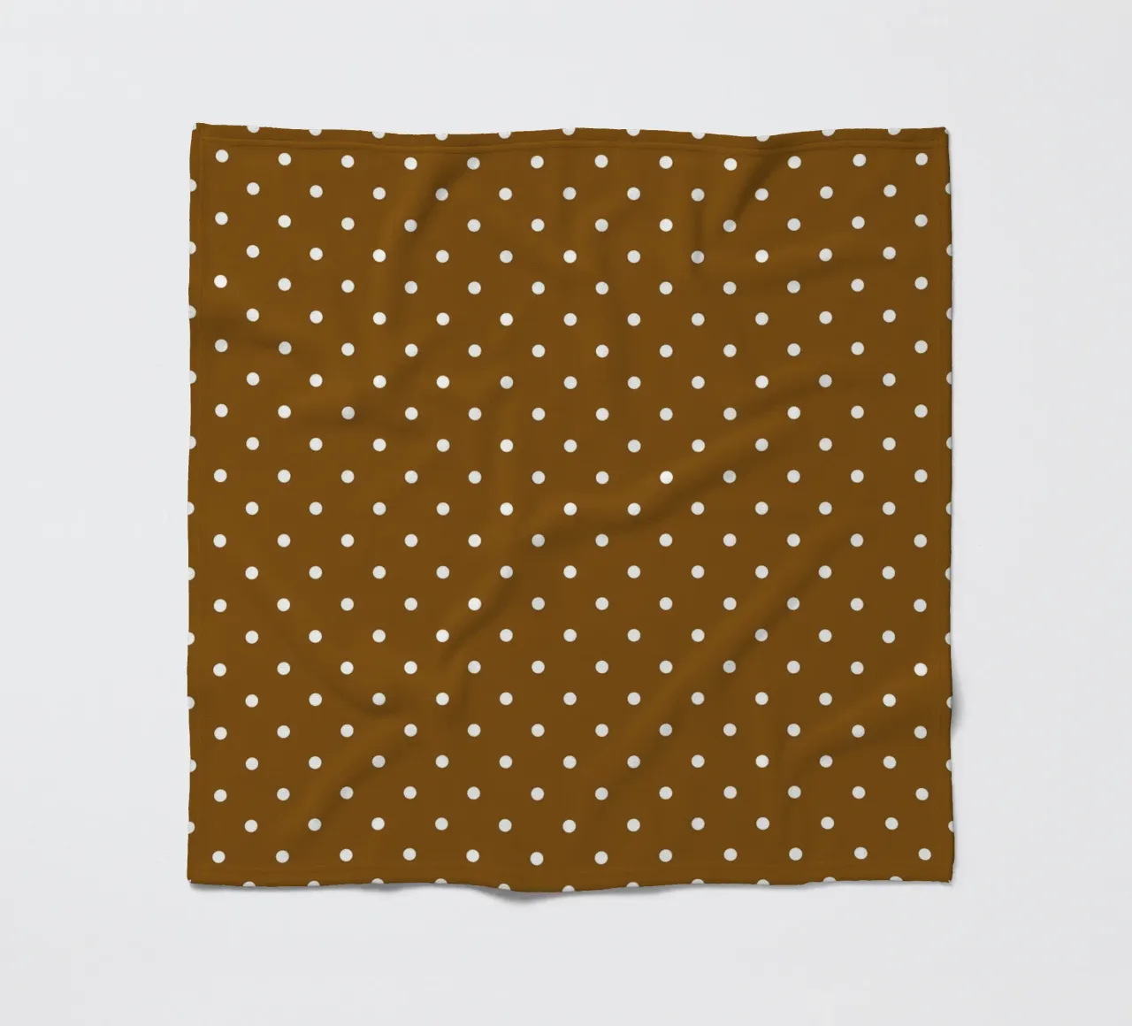 Minimal Classic Polka Dots | Weiß auf Dunkelschokoladenbraun Fleecedecke von Beauty in Simplicity