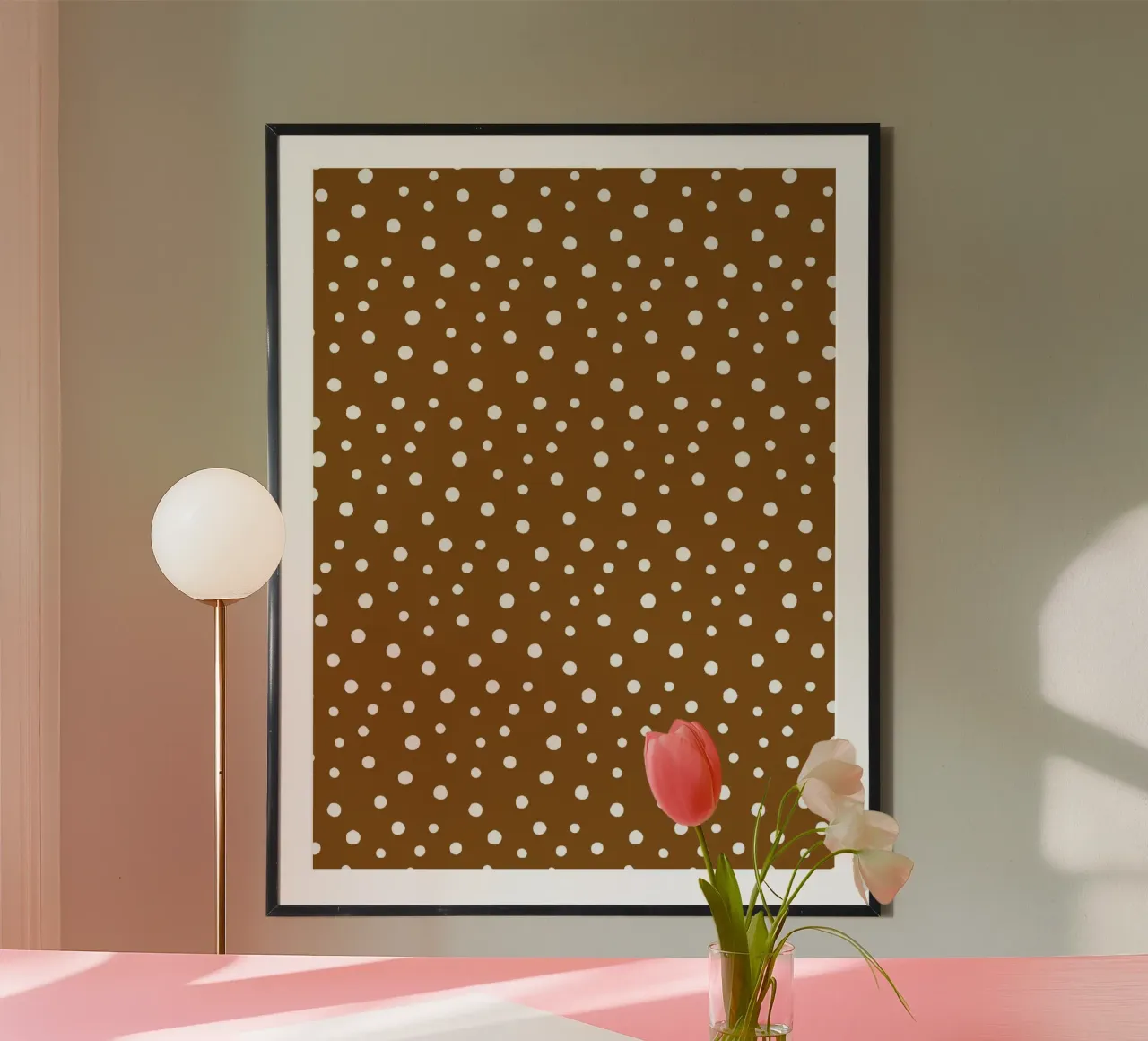 Standard Chic Handgezeichnete Polka Dots | Weiß auf Dunkelbraun Poster mit Kunststoffrahmen von Beauty in Simplicity