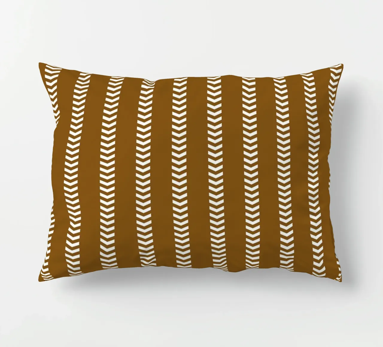 Frecce a strisce Chic Mudcloth | Bianco su marrone cioccolato scuro cuscino da Beauty in Simplicity