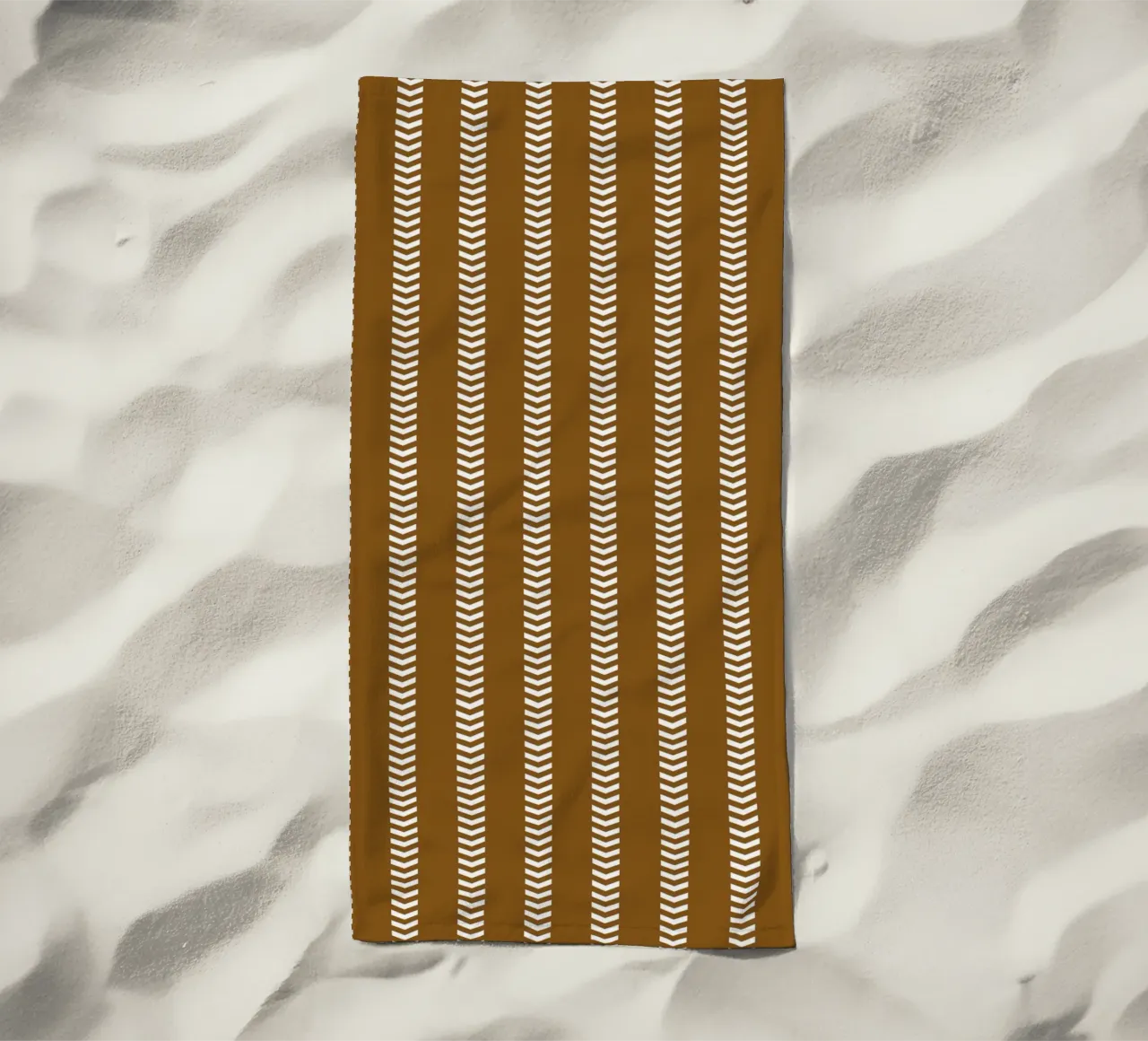 Chique Mudcloth Gestreepte Pijlen | Wit op Donker Chocolade Bruin strandhanddoek van Beauty in Simplicity