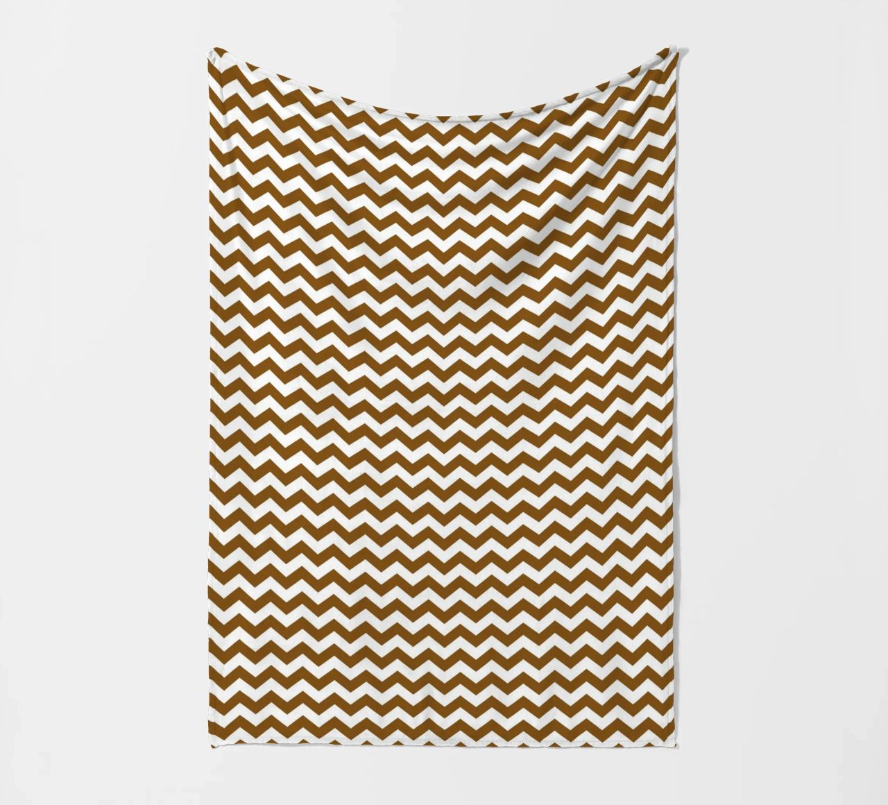 Minimal Chic Basic Standard Chevron | Weiß und Dunkelbraun Fleecedecke von Beauty in Simplicity