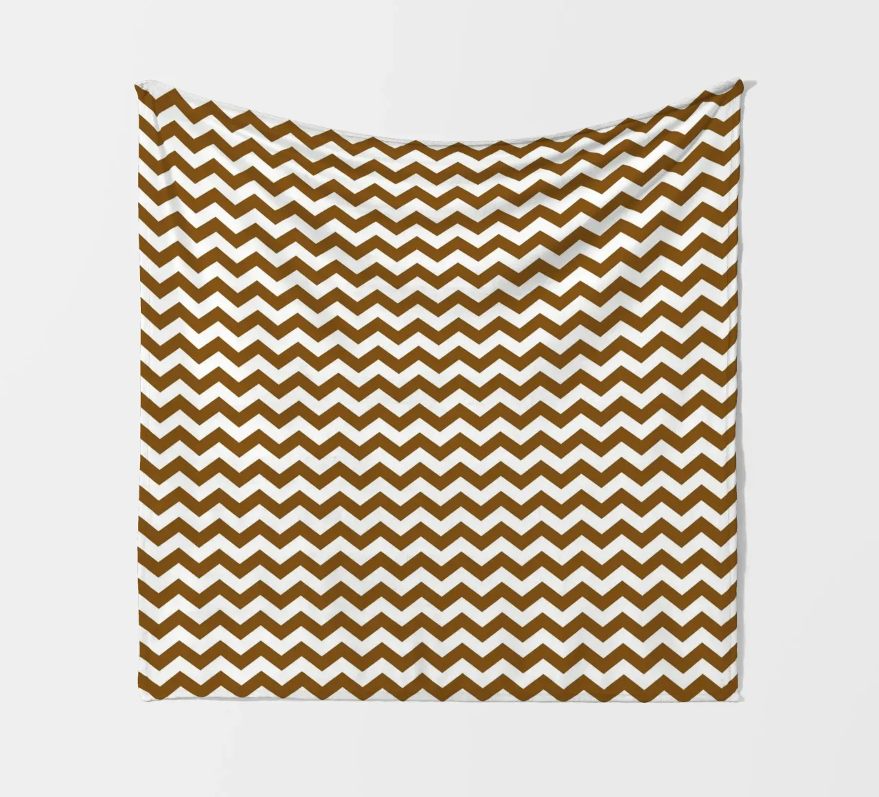 Minimal Chic Basic Standard Chevron | Weiß und Dunkelbraun Fleecedecke von Beauty in Simplicity