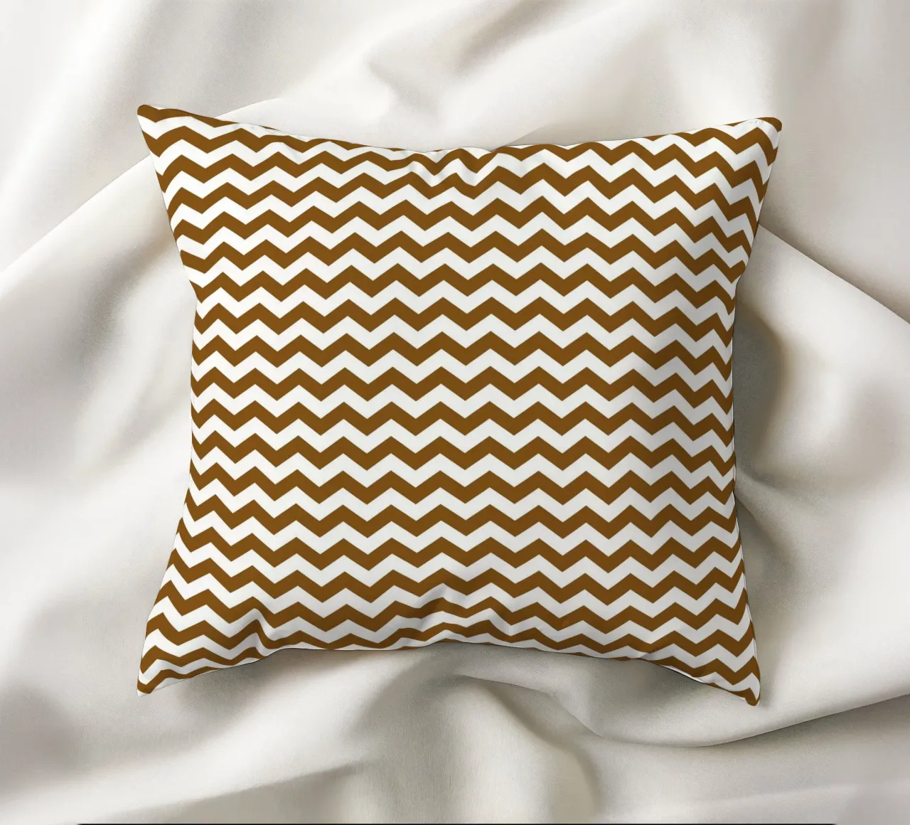 Minimal Chic Basic Standard Chevron | Weiß und Dunkelbraun Kissen von Beauty in Simplicity