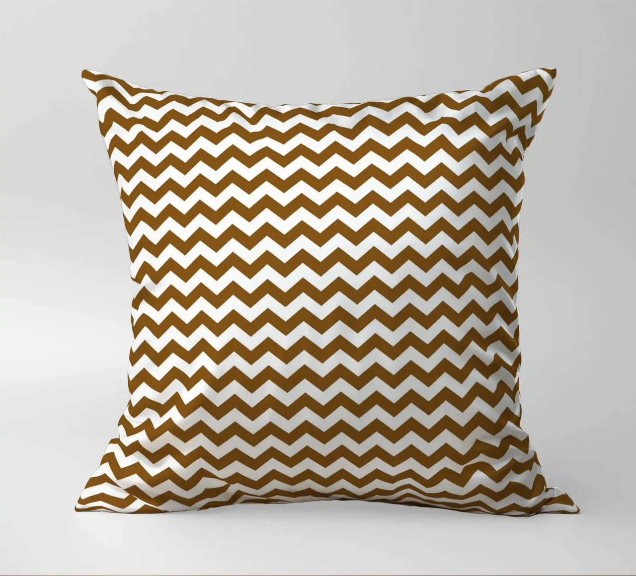 Minimal Chic Basic Standard Chevron | Blanco y Marrón Oscuro cojín de Beauty in Simplicity