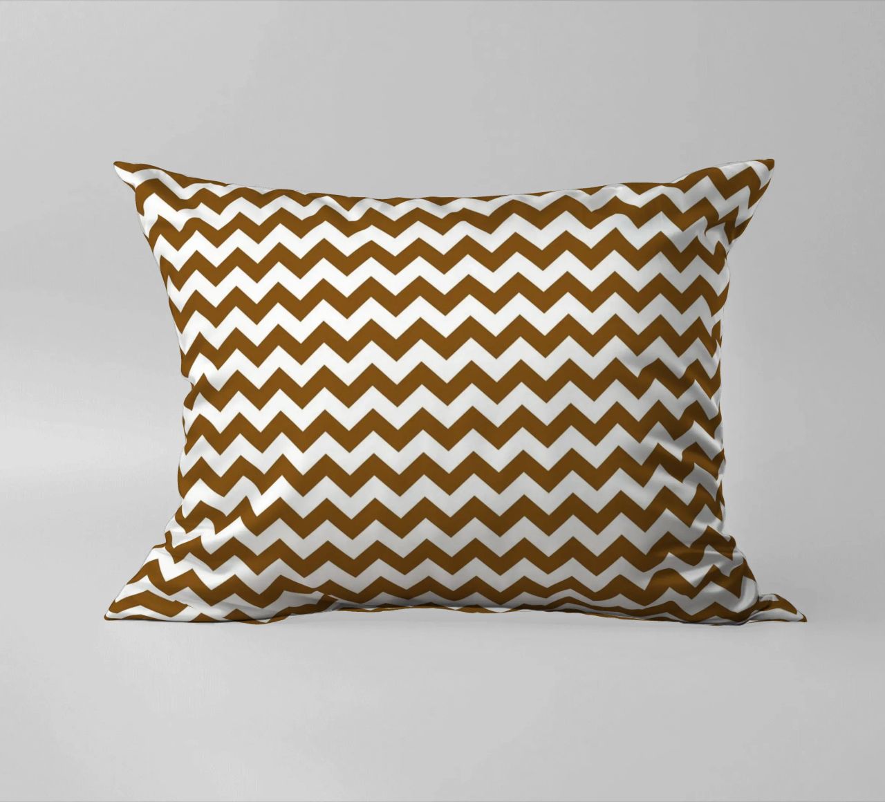 Minimal Chic Basic Standaard Chevron | Wit en Donkerbruin kussen van Beauty in Simplicity