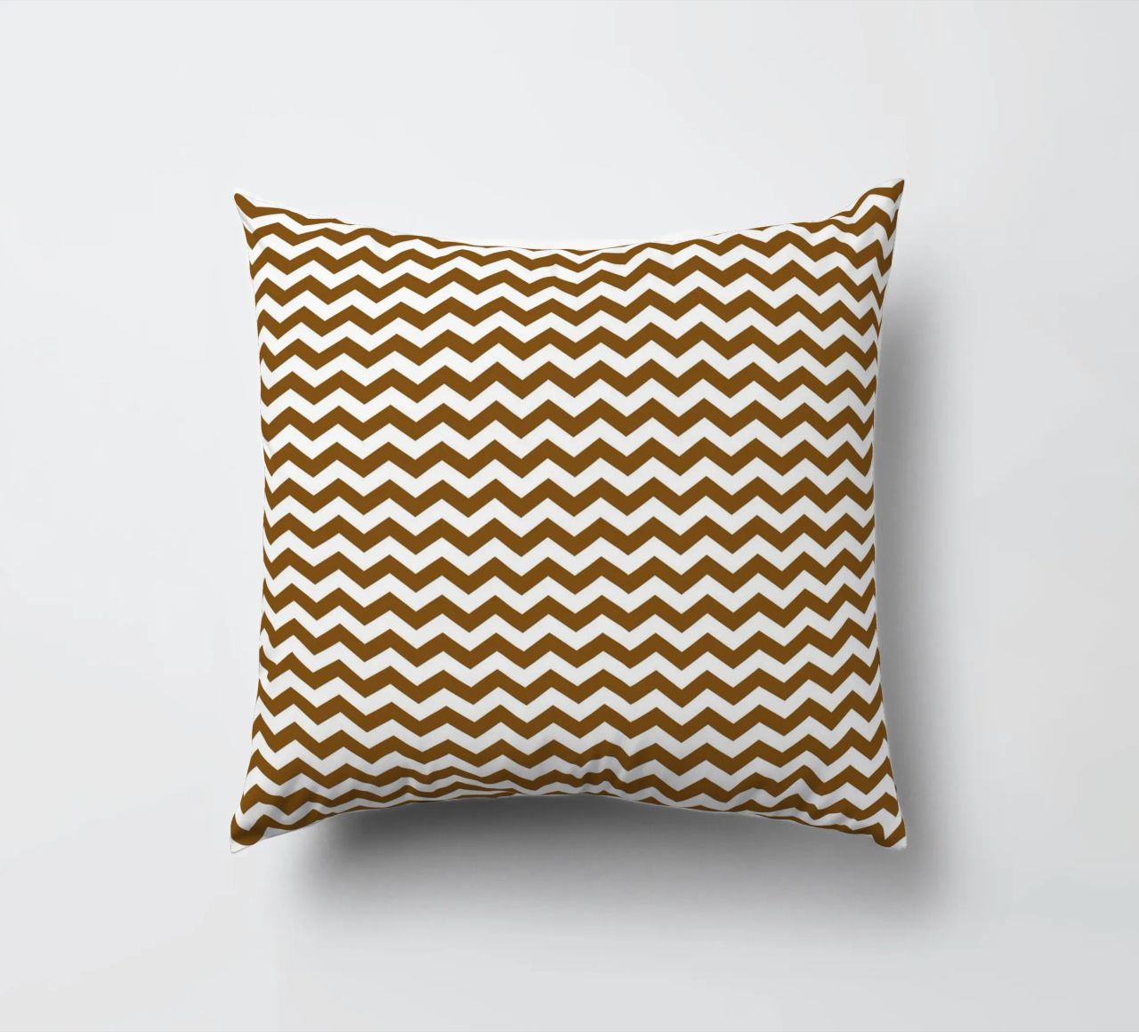 Minimal Chic Basic Standaard Chevron | Wit en Donkerbruin kussen van Beauty in Simplicity