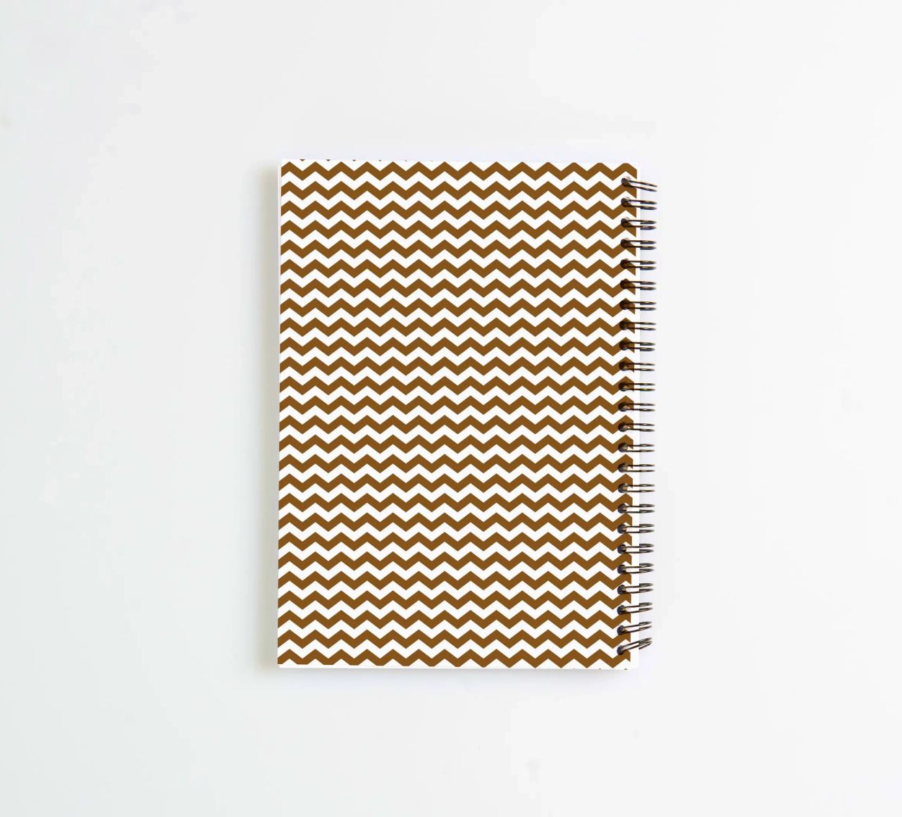 Minimal Chic Basic Standard Chevron | Weiß und Dunkelbraun Ringbuch von Beauty in Simplicity