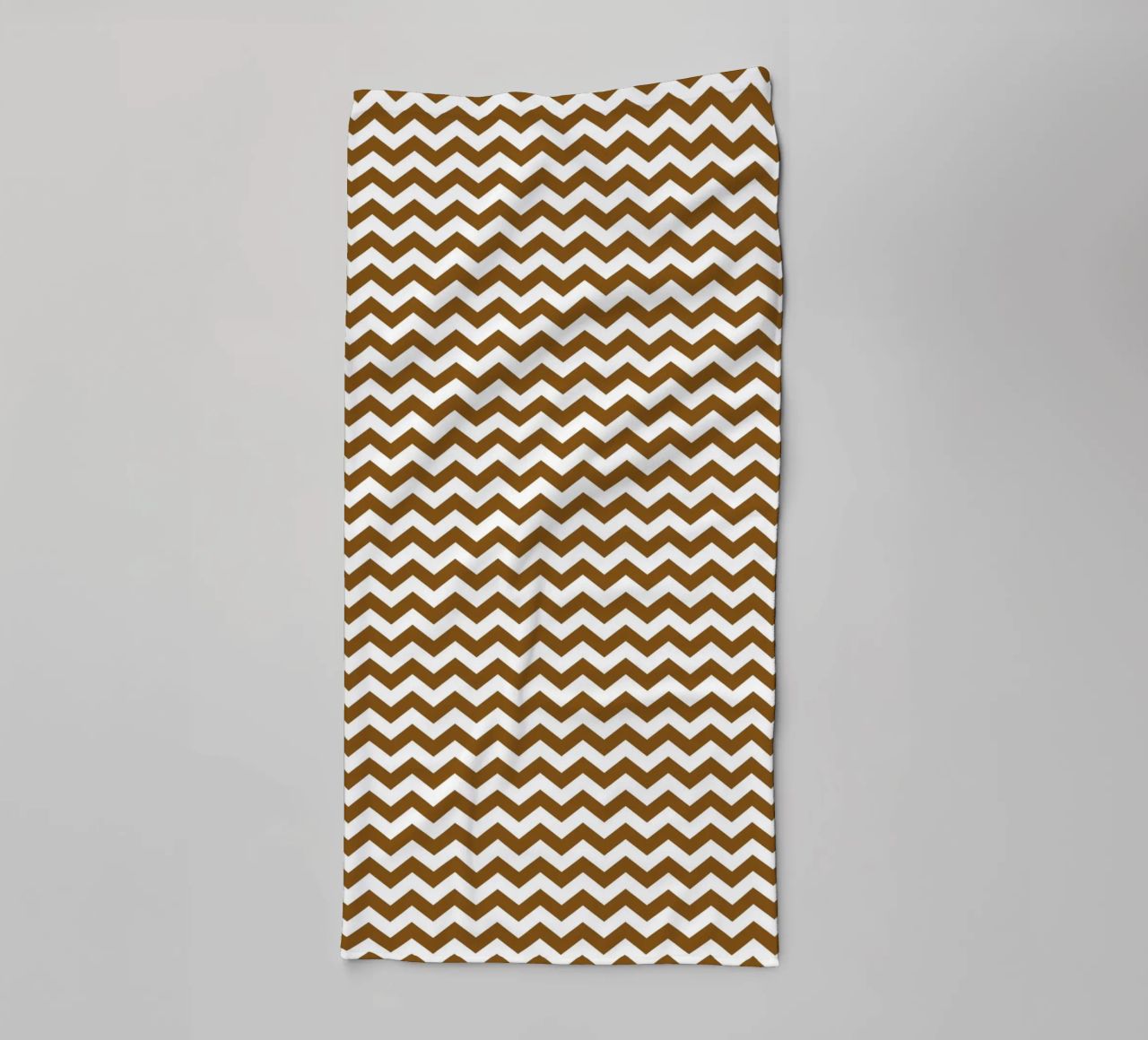 Minimal Chic Basic Standard Chevron | Weiß und Dunkelbraun Handtuch von Beauty in Simplicity