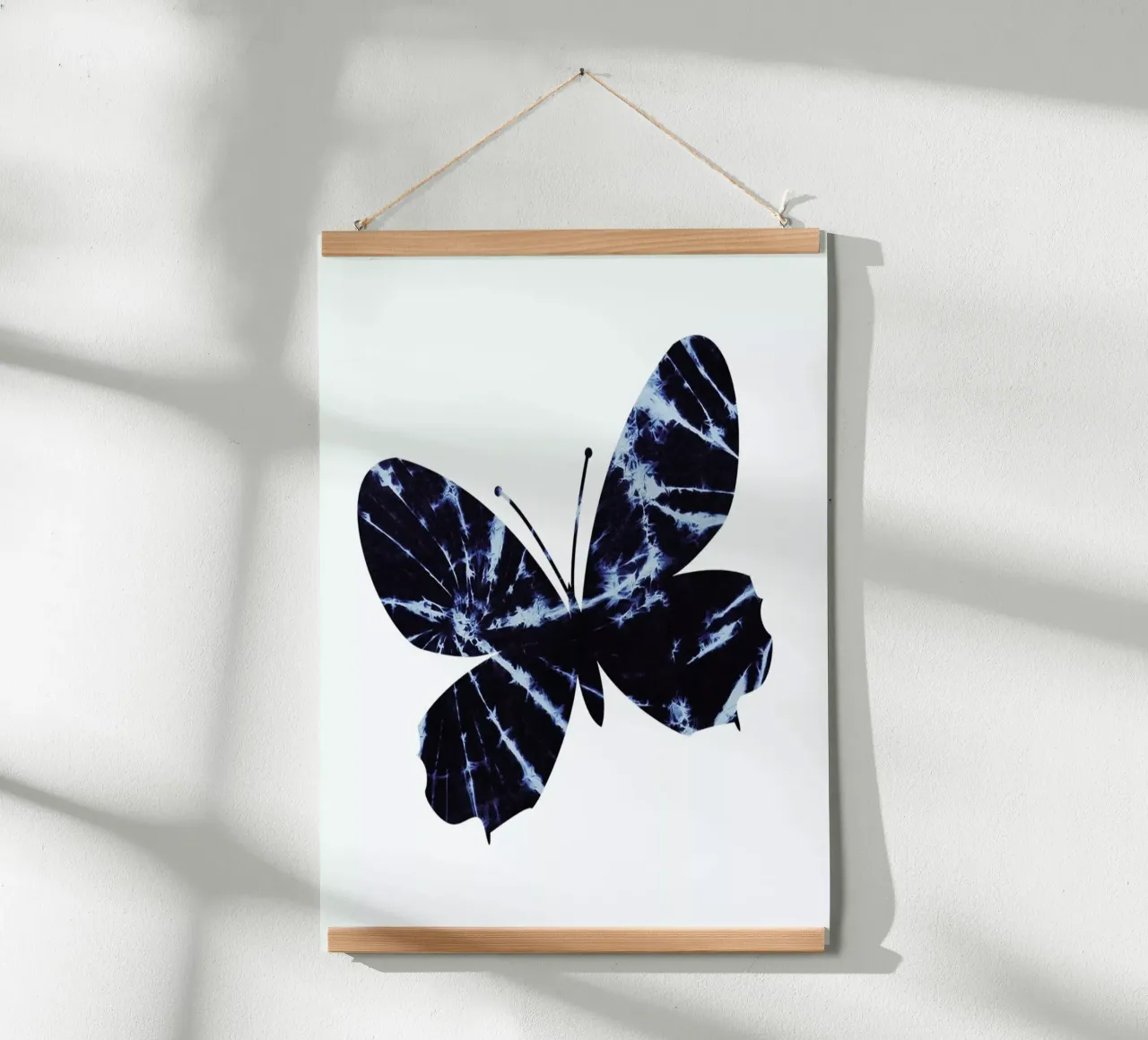 Batik Butterfly poster con telaio in alluminio da XOXO Arte