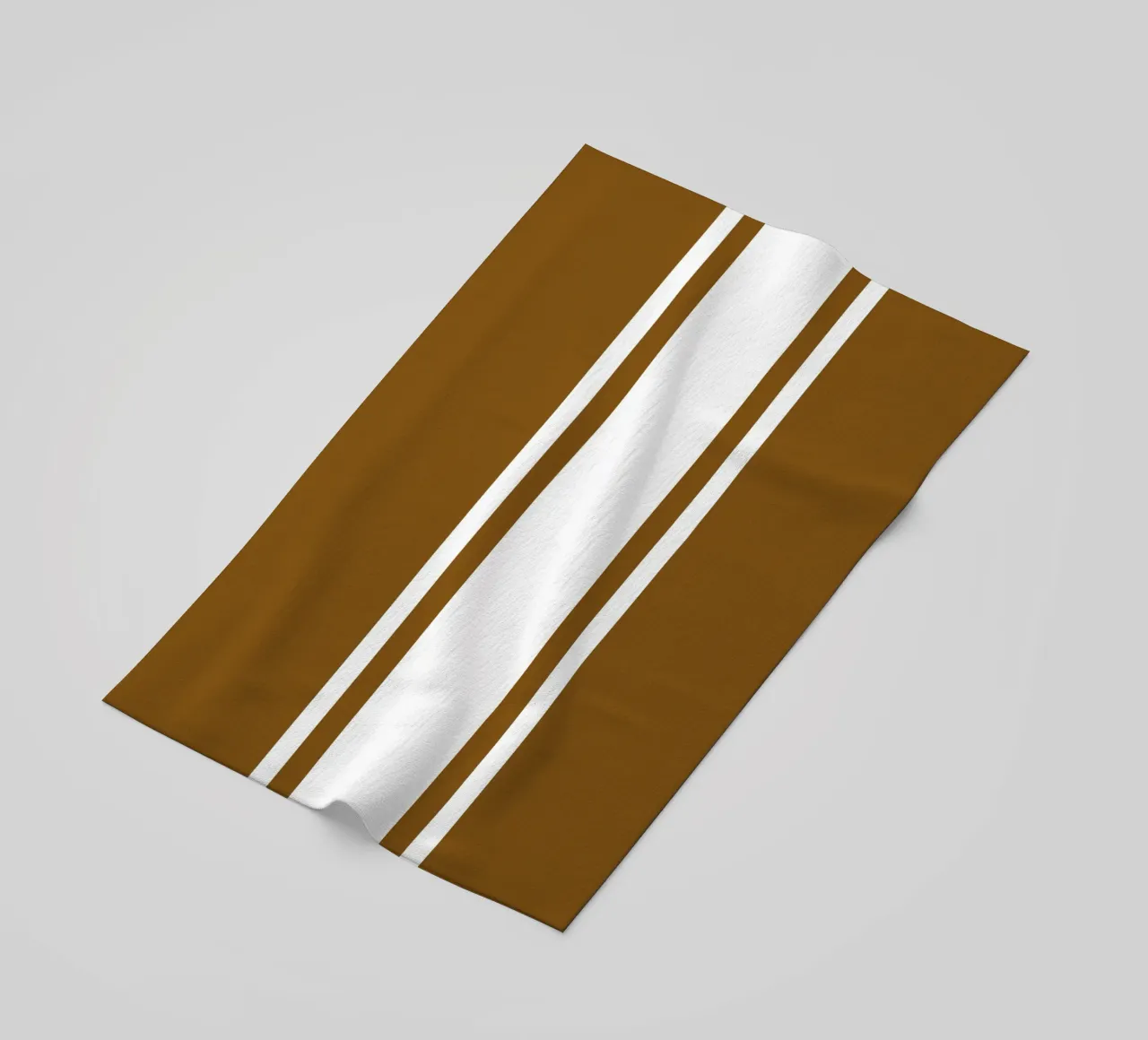 Basic Chic Scandi a righe centrate 1 | Bianco su marrone scuro telo mare da Beauty in Simplicity