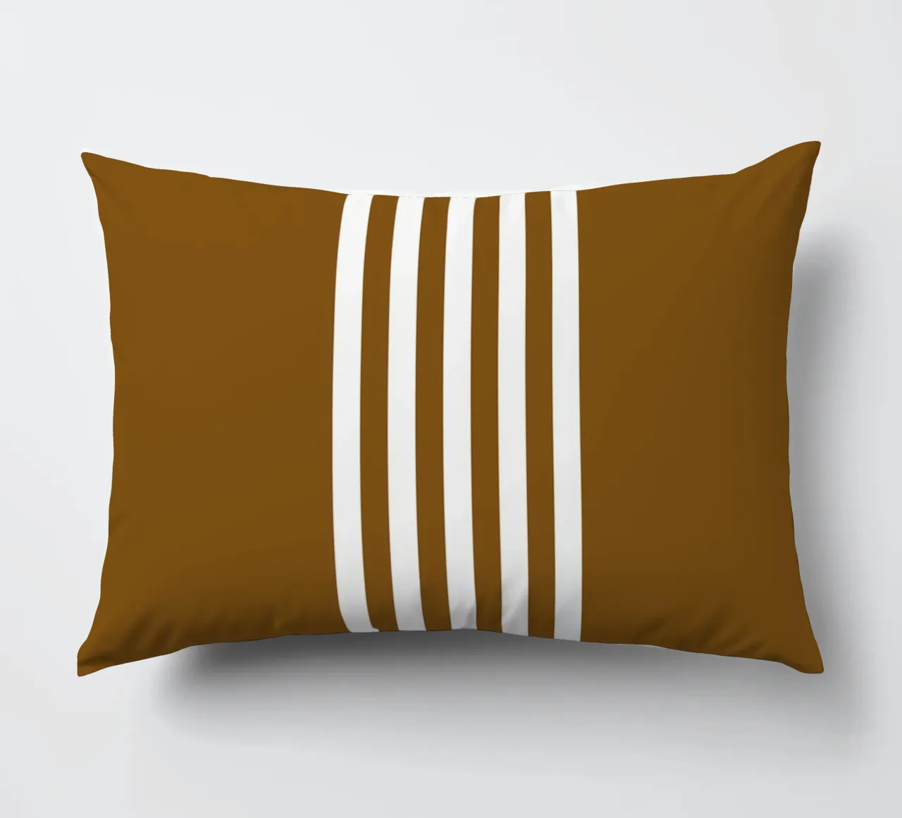 Basic Scandinavian Centered Stripes 2 | Weiß auf Dunkelbraun Kissen von Beauty in Simplicity