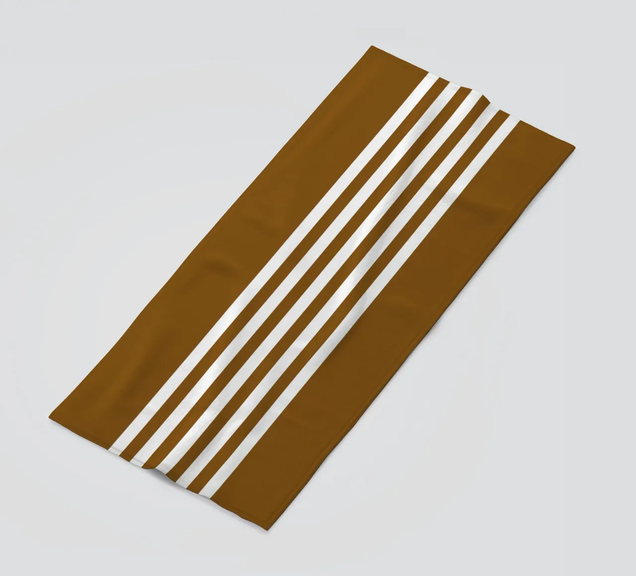 Basic Scandinavian Centered Stripes 2 | Weiß auf Dunkelbraun Strandtuch von Beauty in Simplicity