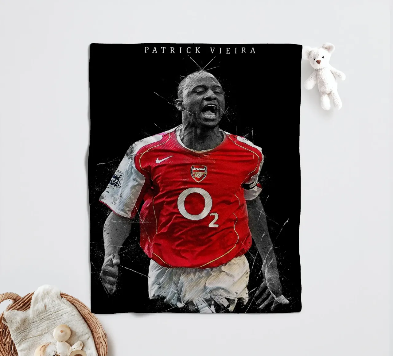 Patrick Vieira coperta in pile da tenten