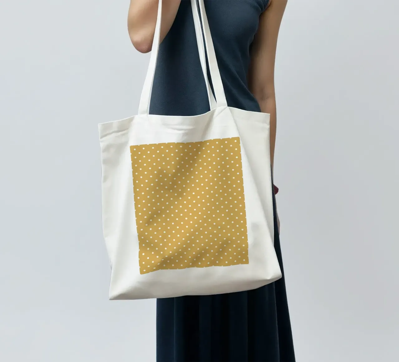 Minimal Basic Classic Polka Dots | Bianco su giallo senape borsa in juta da Beauty in Simplicity