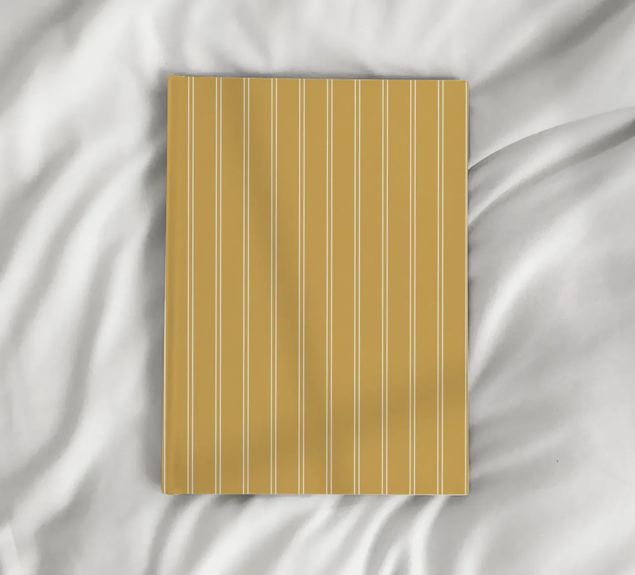 Minimal Basic Classic Pinstripe | Blanc sur jaune moutarde carnet de notes de Beauty in Simplicity