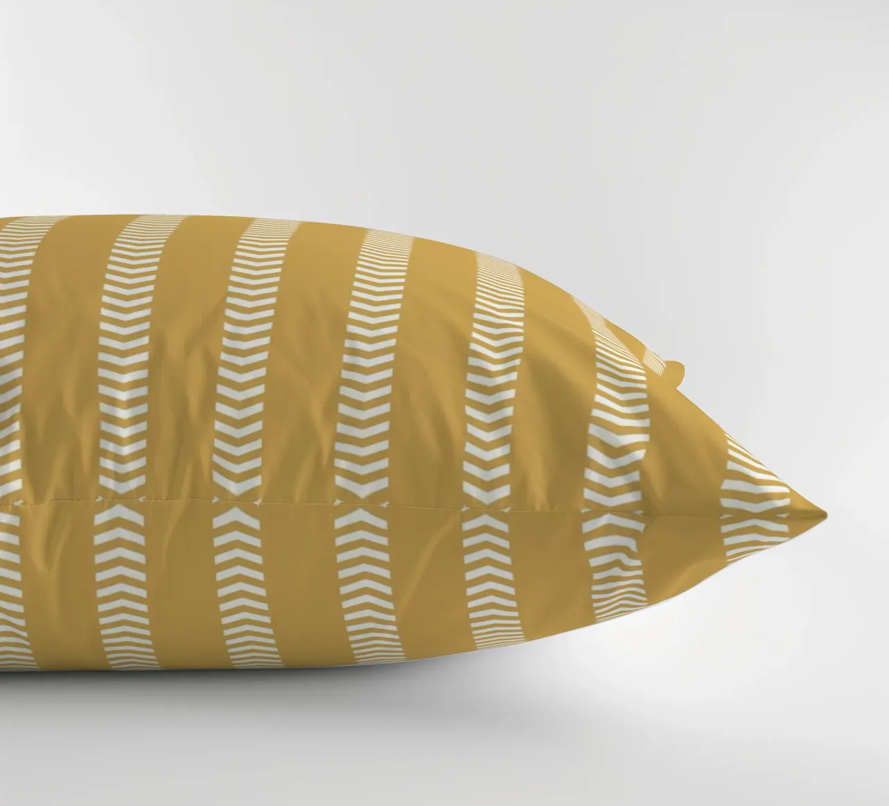 Basic Chic Mudcloth Frecce a strisce bianche su giallo senape cuscino da Beauty in Simplicity