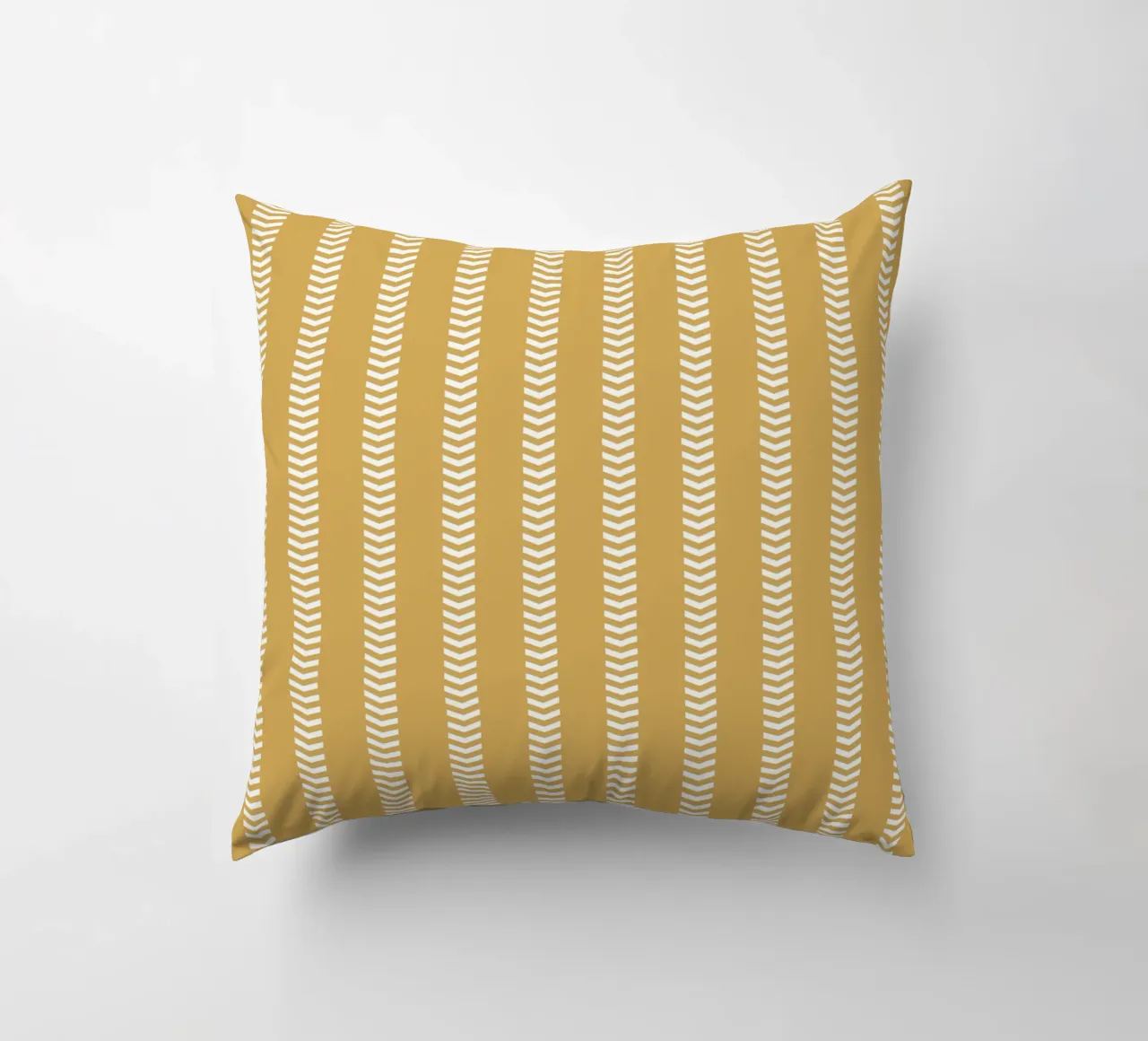 Basic Chic Mudcloth Frecce a strisce bianche su giallo senape cuscino da Beauty in Simplicity