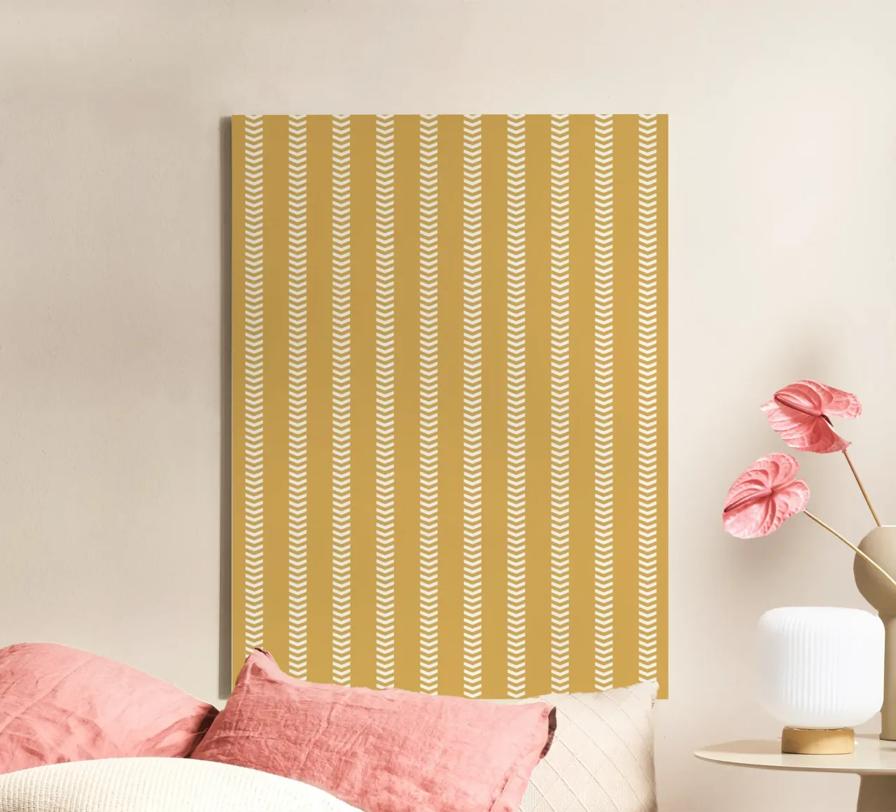 Basic Chic Mudcloth Gestreifte Pfeile | Weiß auf Senfgelb Leinwand von Beauty in Simplicity