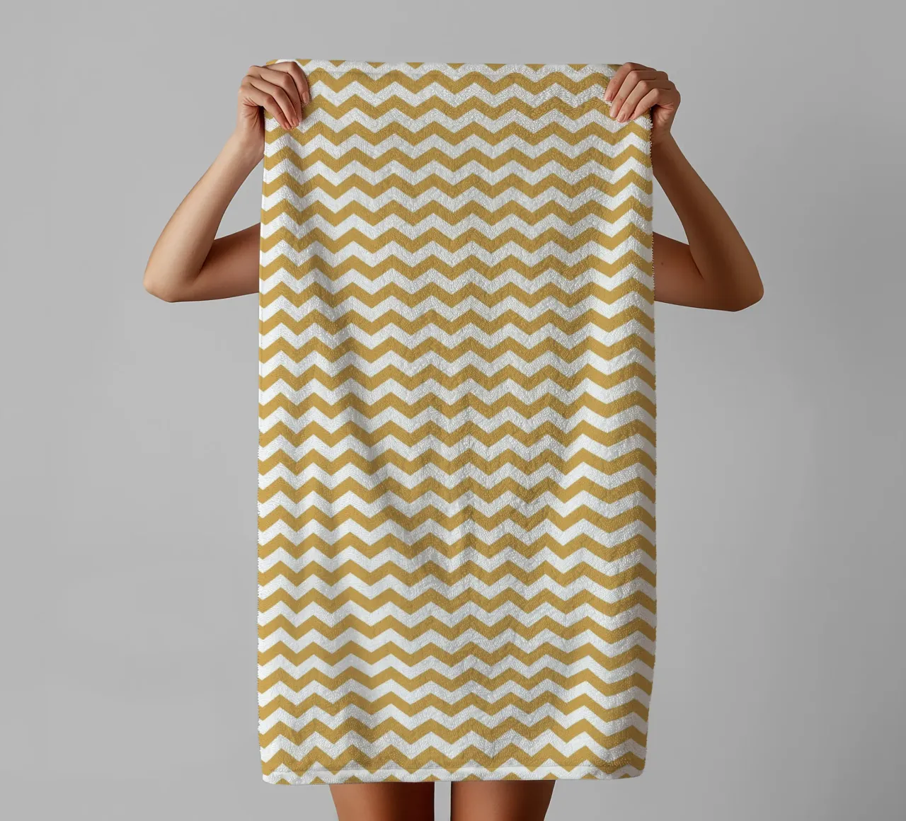 Minimal Chic Basic Chevron | Blanc et Jaune moutarde foncé serviette de bain de Beauty in Simplicity