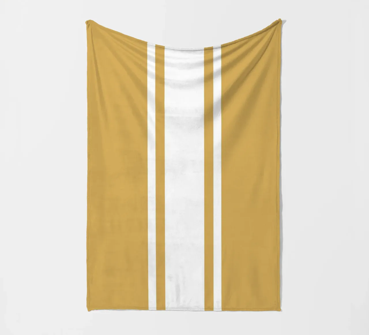Strisce centrate Basic Scandi 1 | Bianco su giallo senape coperta in pile da Beauty in Simplicity
