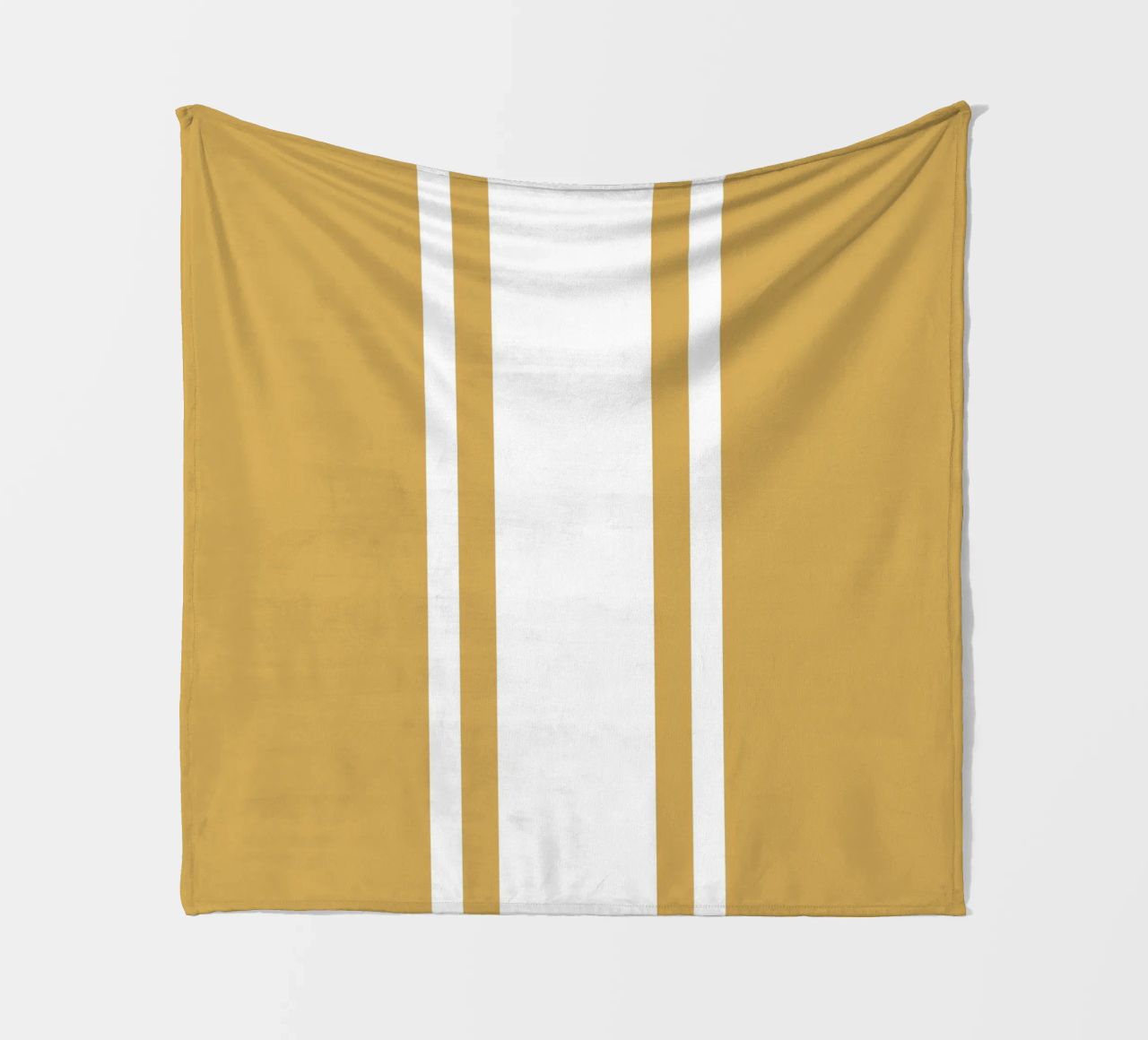 Basic Scandi Centered Stripes 1 | Weiß auf Senfgelb Fleecedecke von Beauty in Simplicity