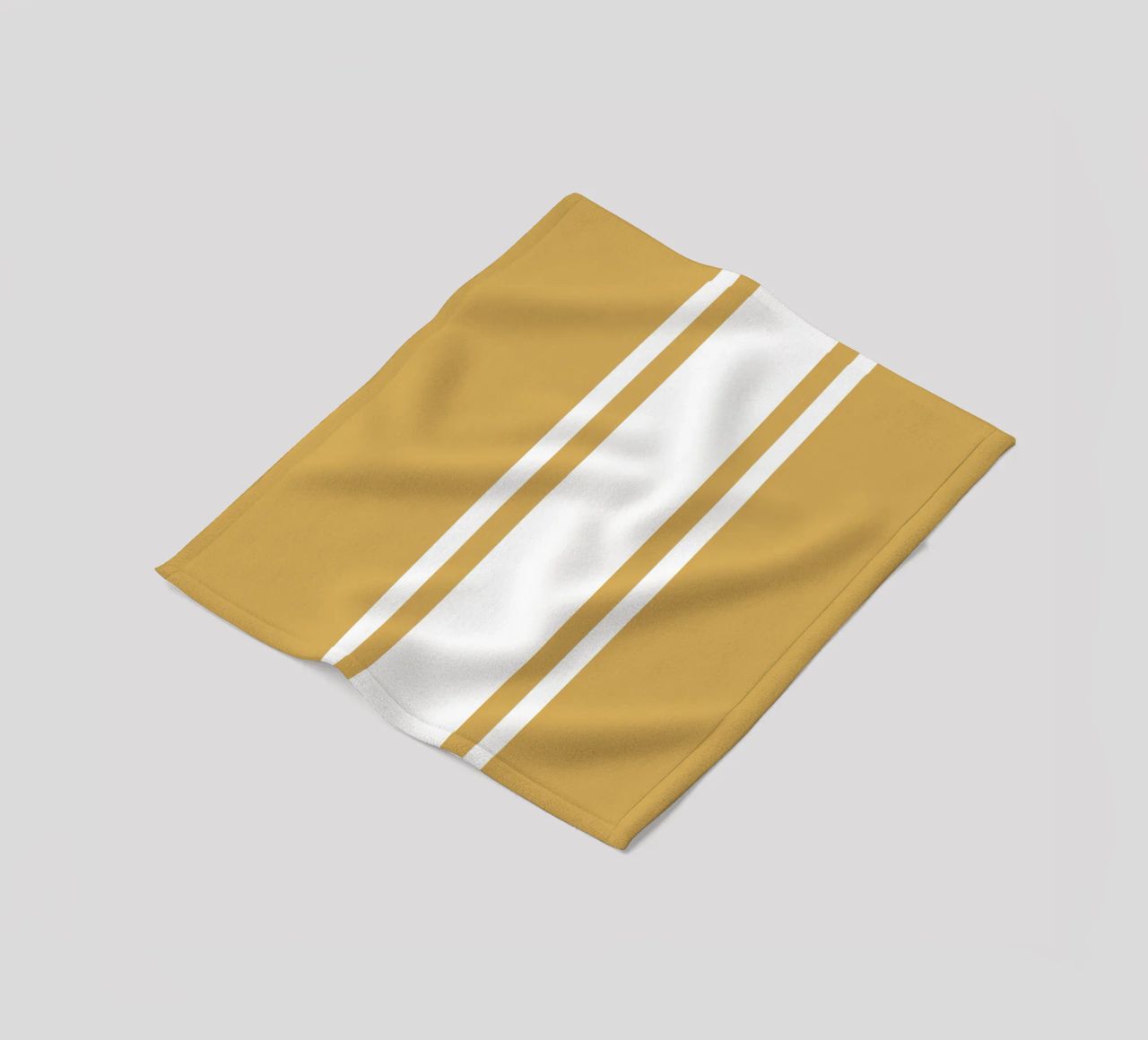Basic Scandi Centered Stripes 1 | Weiß auf Senfgelb Fleecedecke von Beauty in Simplicity
