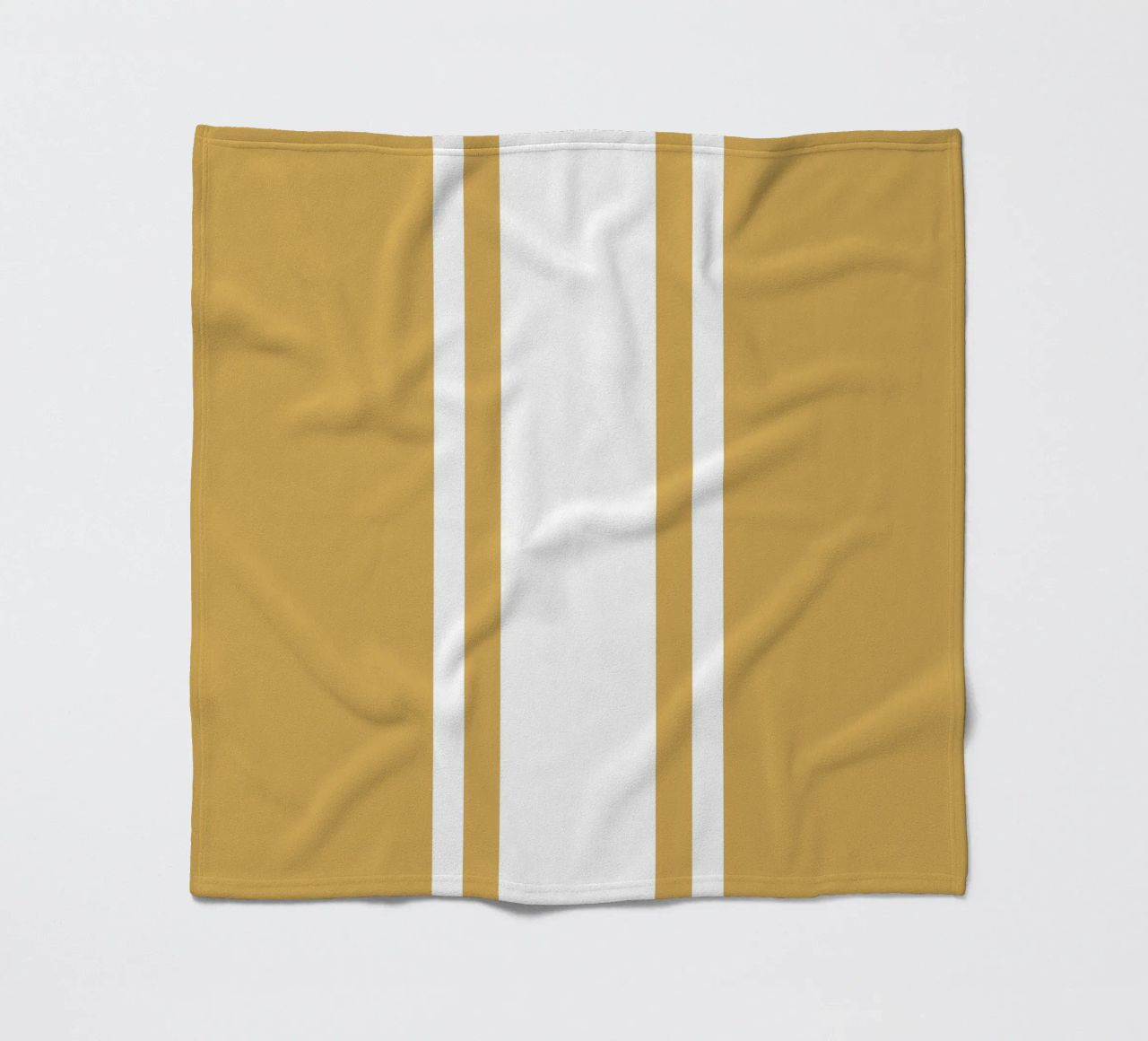Basic Scandi Centered Stripes 1 | Weiß auf Senfgelb Fleecedecke von Beauty in Simplicity