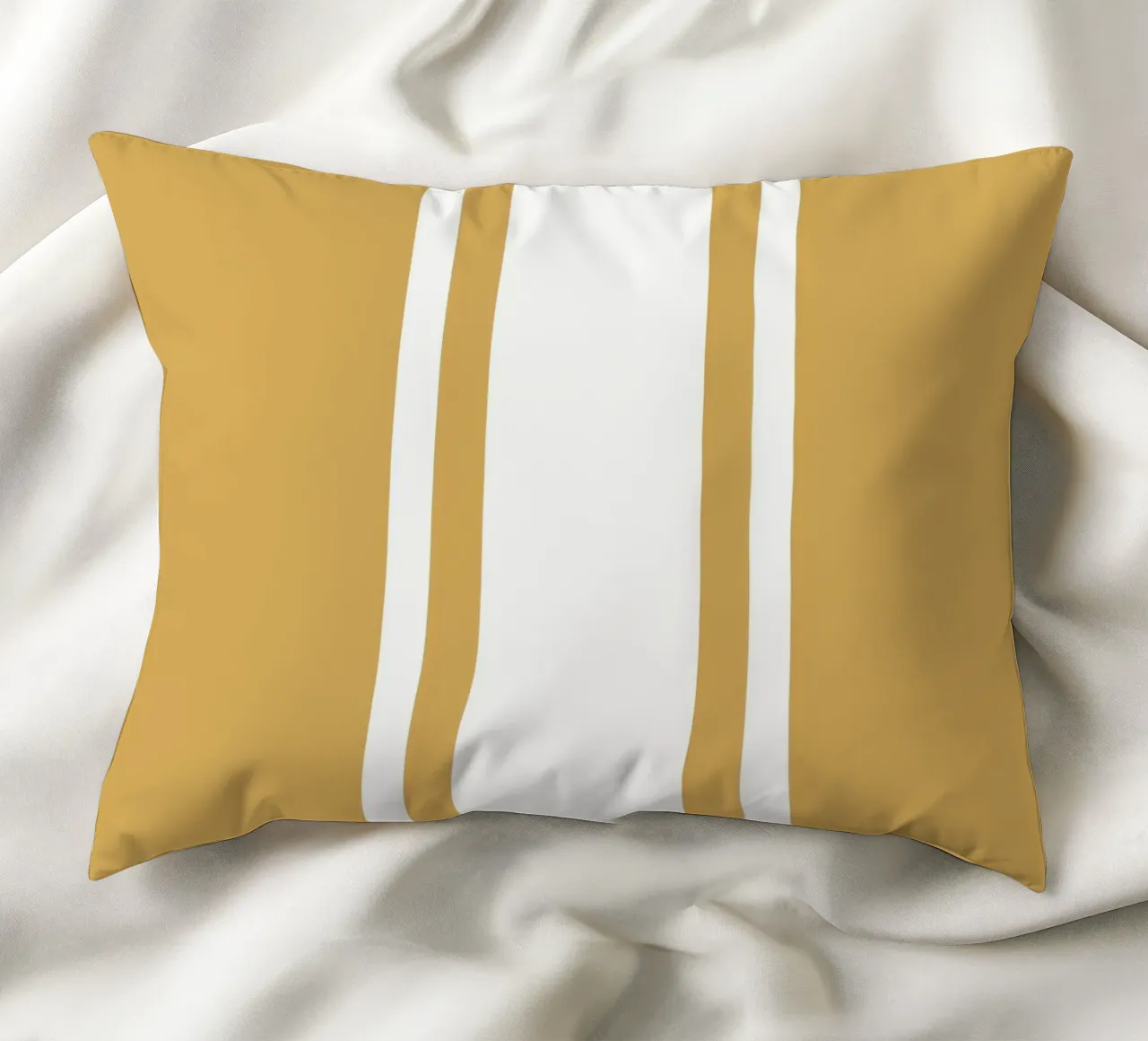 Strisce centrate Basic Scandi 1 | Bianco su giallo senape cuscino da Beauty in Simplicity