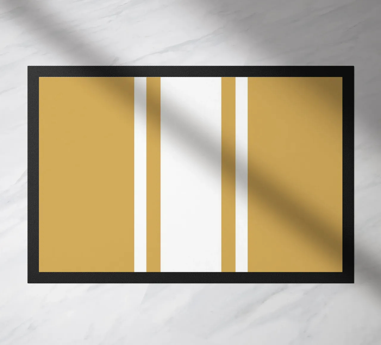 Basic Scandi Centered Stripes 1 | Blanc sur jaune moutarde paillasson de Beauty in Simplicity