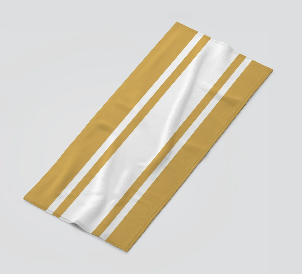 Strisce centrate Basic Scandi 1 | Bianco su giallo senape telo mare da Beauty in Simplicity