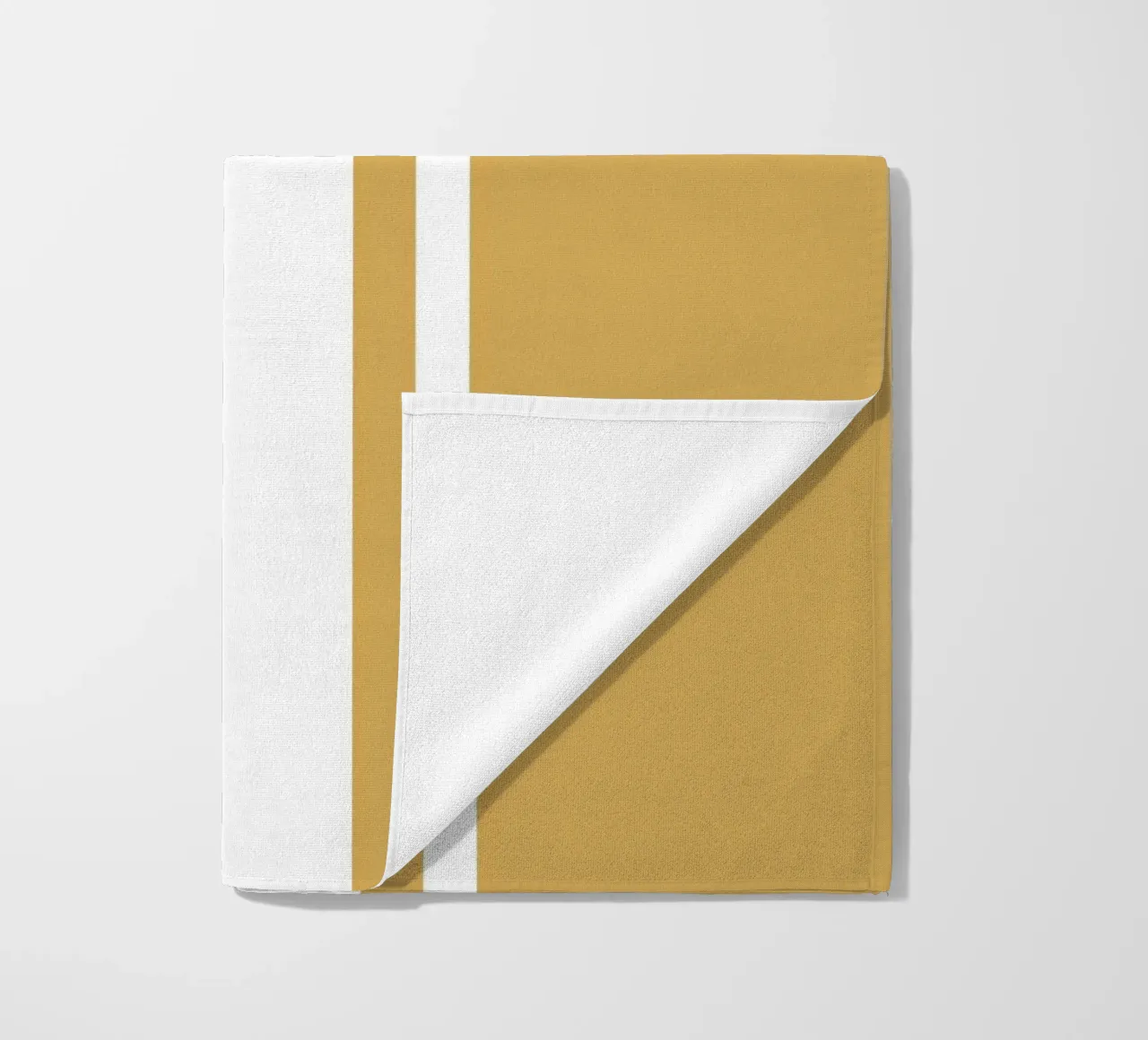 Strisce centrate Basic Scandi 1 | Bianco su giallo senape telo mare da Beauty in Simplicity