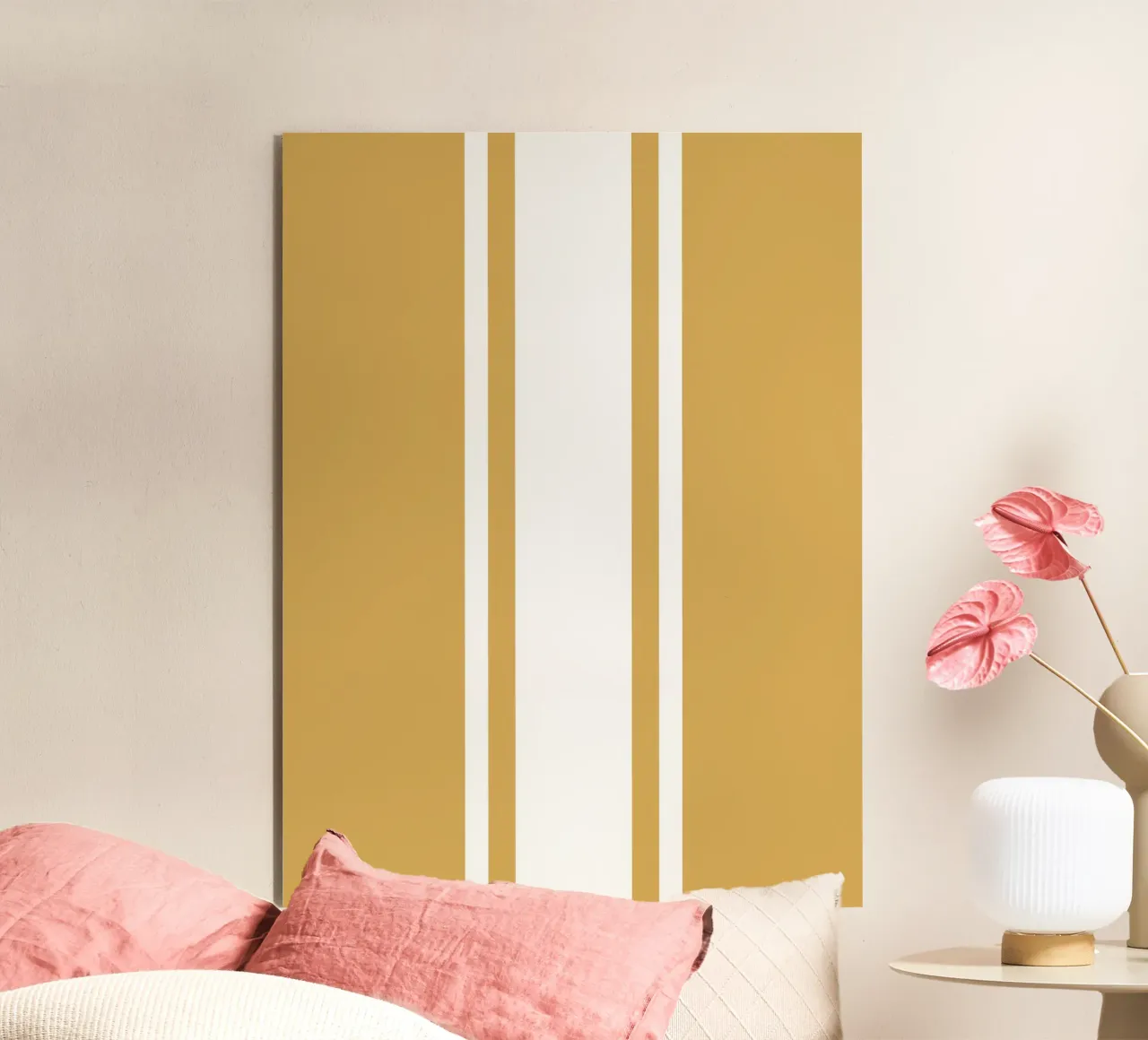Strisce centrate Basic Scandi 1 | Bianco su giallo senape alluminio dibond da Beauty in Simplicity