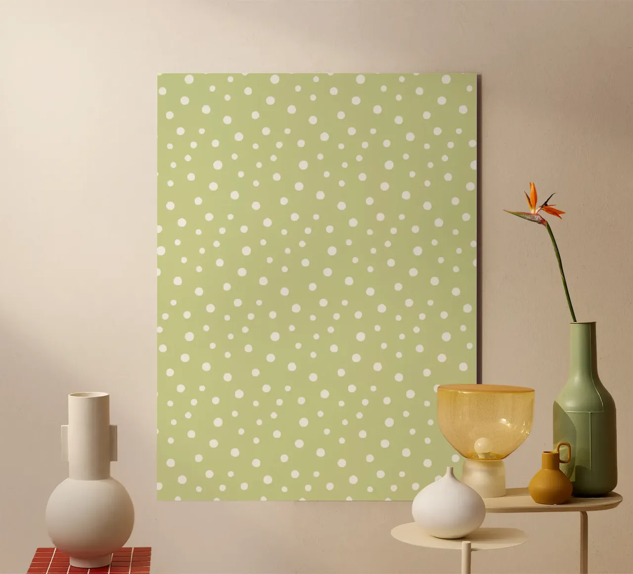 Chic Standard Disegnato a mano a pois bianchi su verde pastello alluminio dibond da Beauty in Simplicity