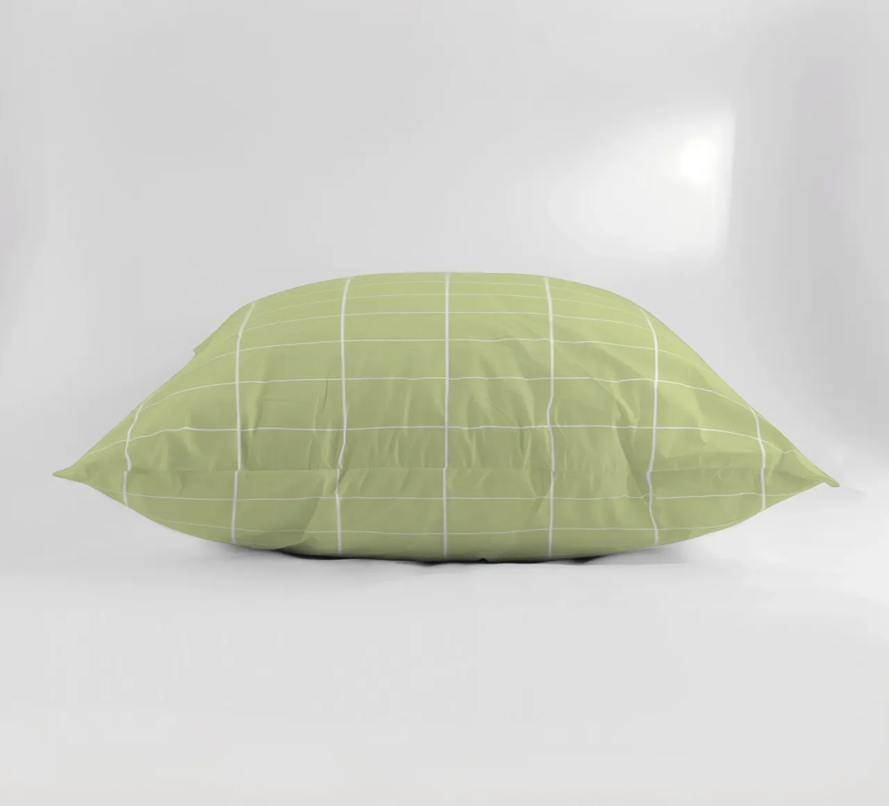 Minimal Basic Classic Big Grid | Bianco su verde mela pastello cuscino da Beauty in Simplicity