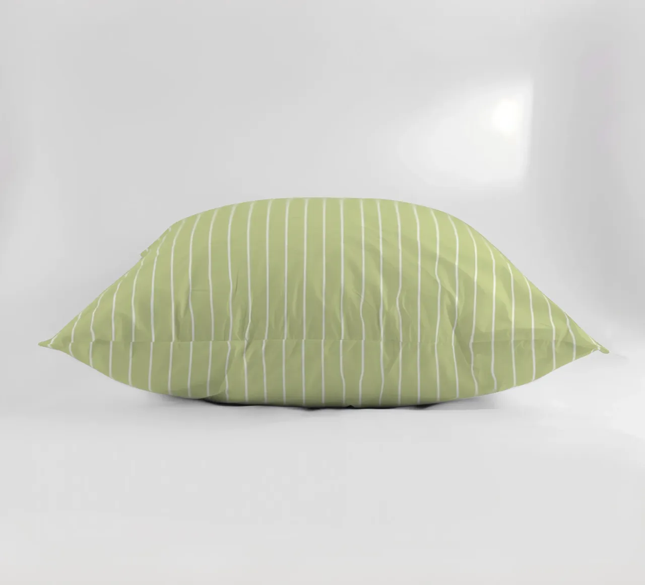 Minimal Basic Classic Pinstripe | Bianco su verde mela soft cuscino da Beauty in Simplicity