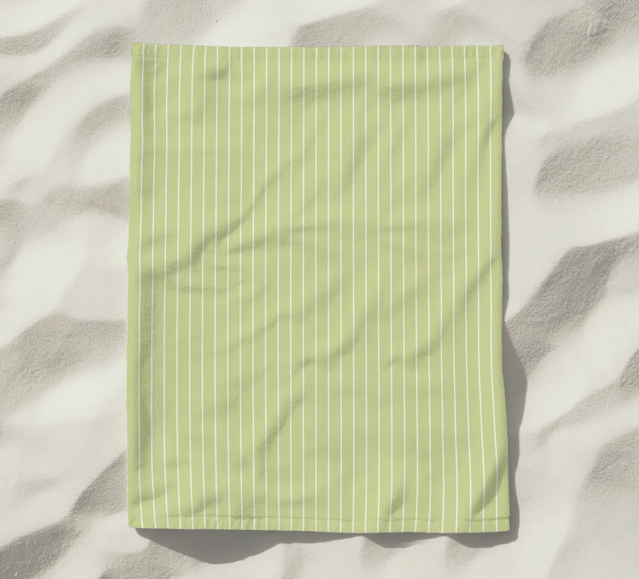 Minimal Basic Classic Pinstripe | Bianco su verde mela soft telo mare da Beauty in Simplicity