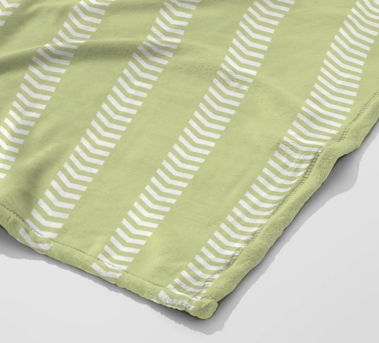 Frecce a strisce Basic Mudcloth | Bianco su verde tenue pastello coperta in pile da Beauty in Simplicity