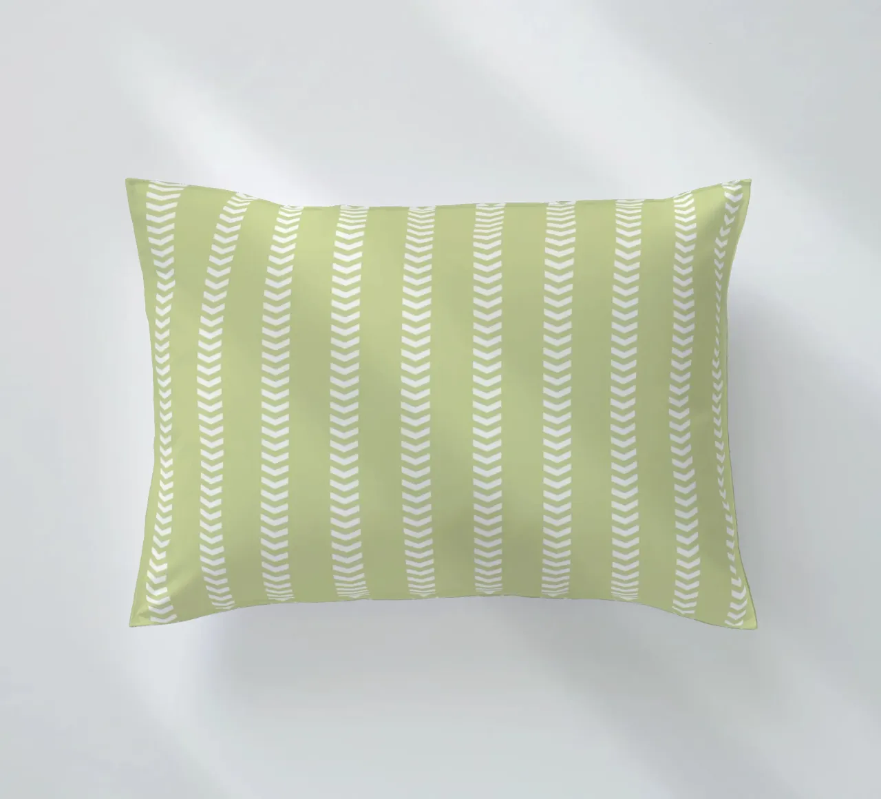 Frecce a strisce Basic Mudcloth | Bianco su verde tenue pastello cuscino da Beauty in Simplicity