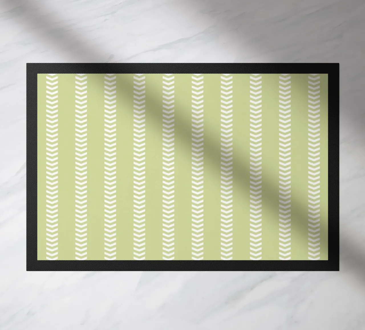 Frecce a strisce Basic Mudcloth | Bianco su verde tenue pastello zerbino da Beauty in Simplicity