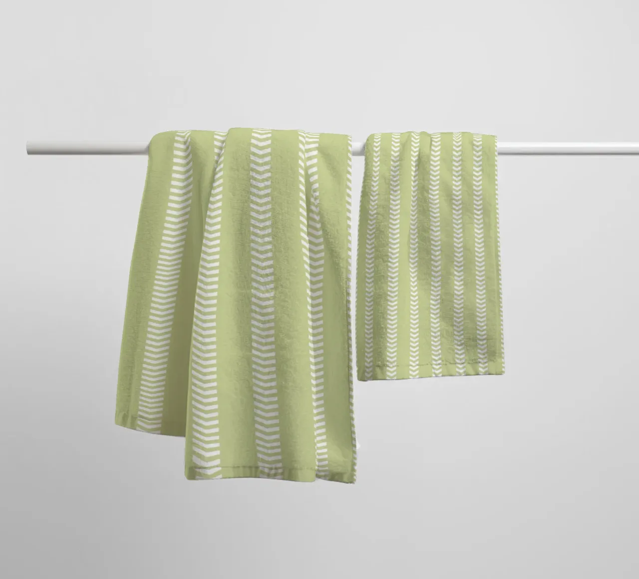 Frecce a strisce Basic Mudcloth | Bianco su verde tenue pastello asciugamano da bagno da Beauty in Simplicity