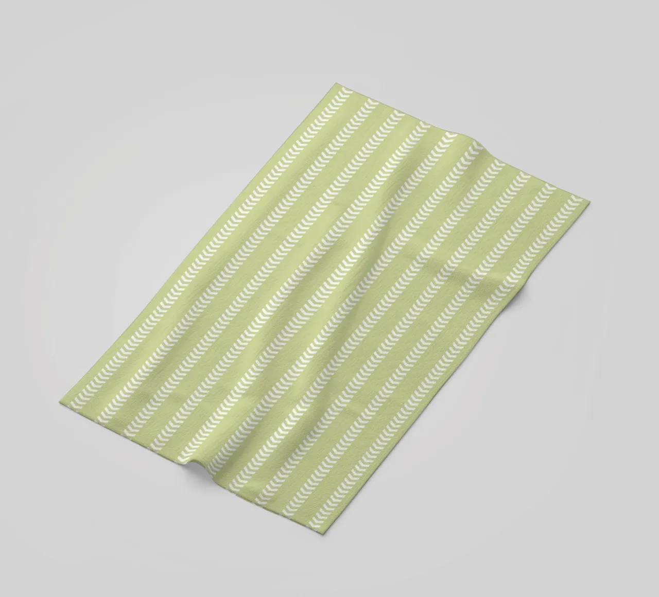 Frecce a strisce Basic Mudcloth | Bianco su verde tenue pastello telo mare da Beauty in Simplicity