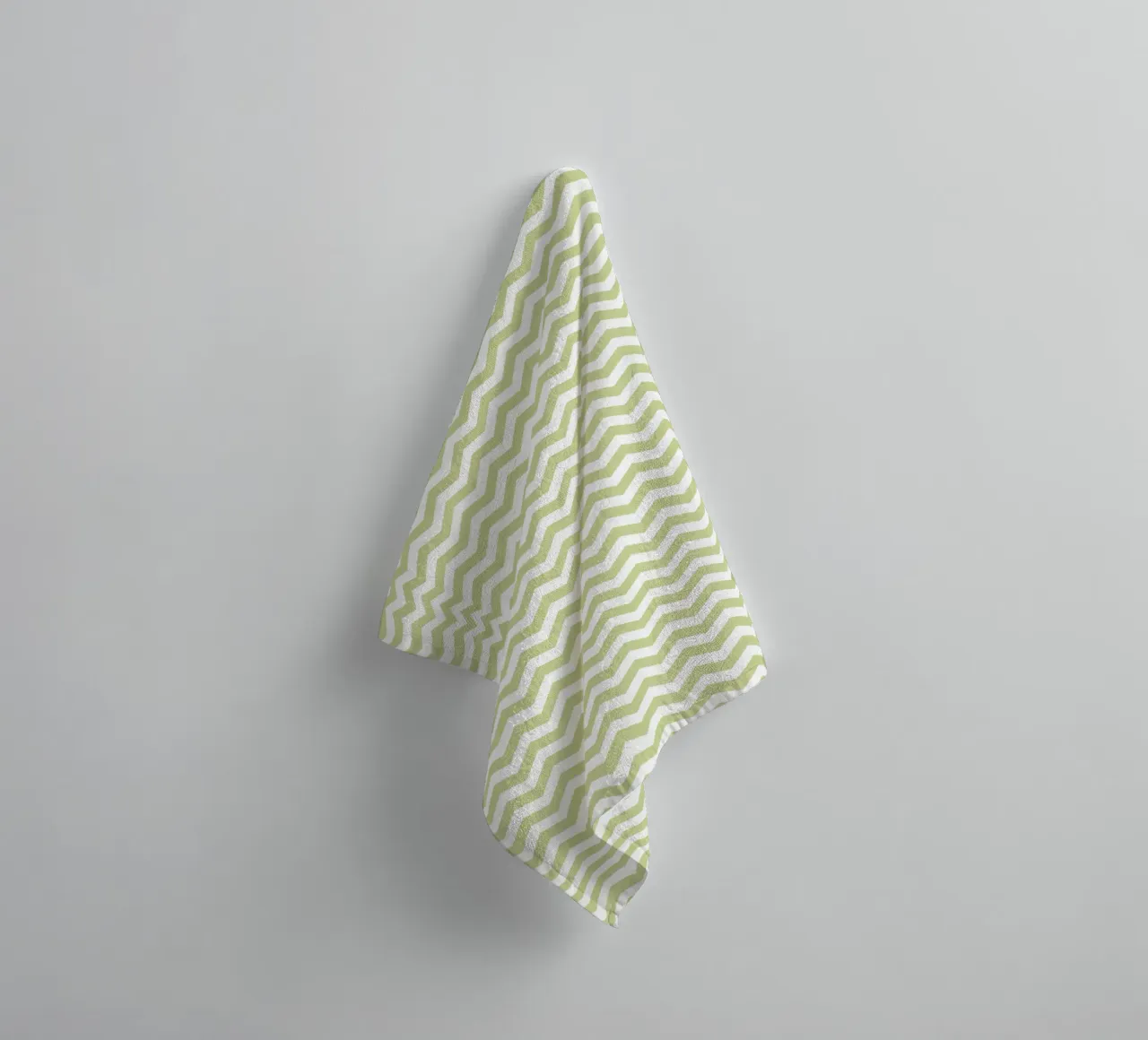 Minimal Chic Basic Standard Chevron | Bianco e verde pastello asciugamano da bagno da Beauty in Simplicity